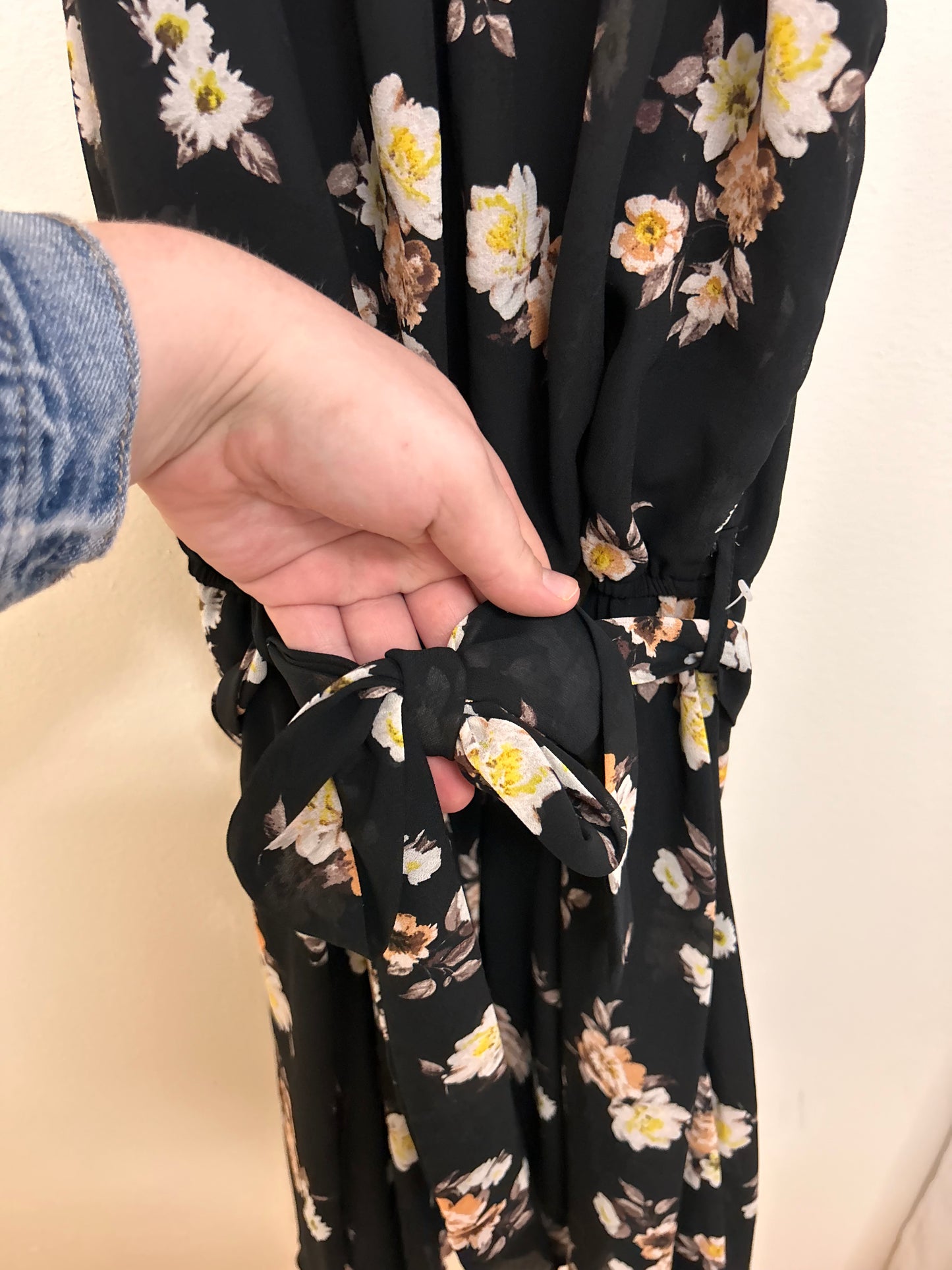 Ardene small black floral sleeveless mini dress