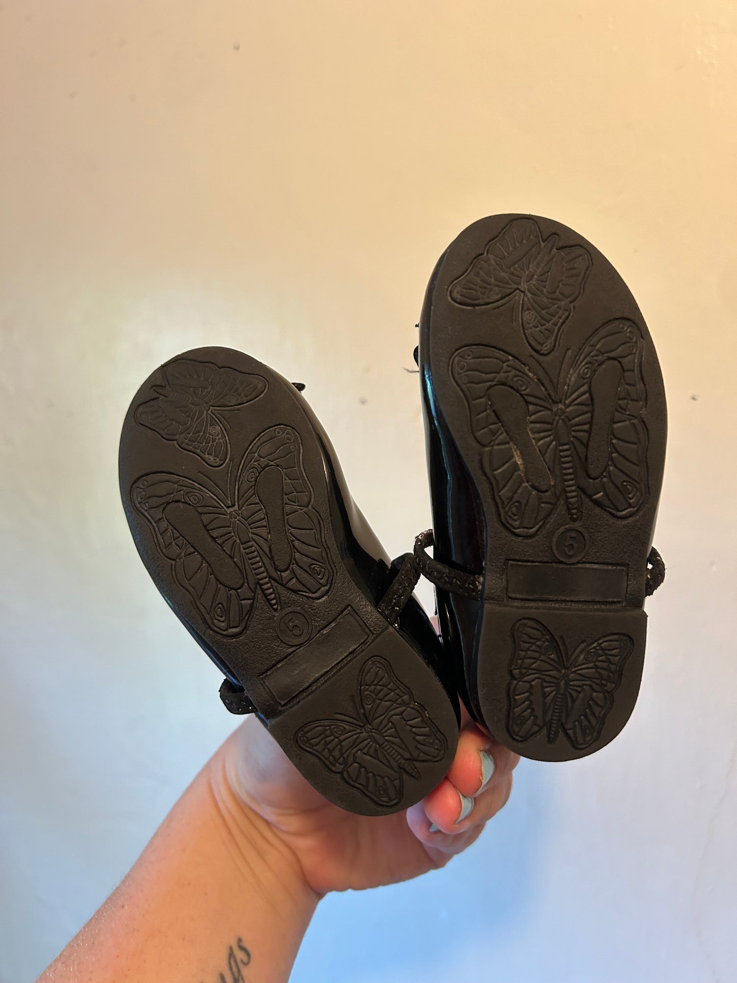Falls creek infant 5 black flats