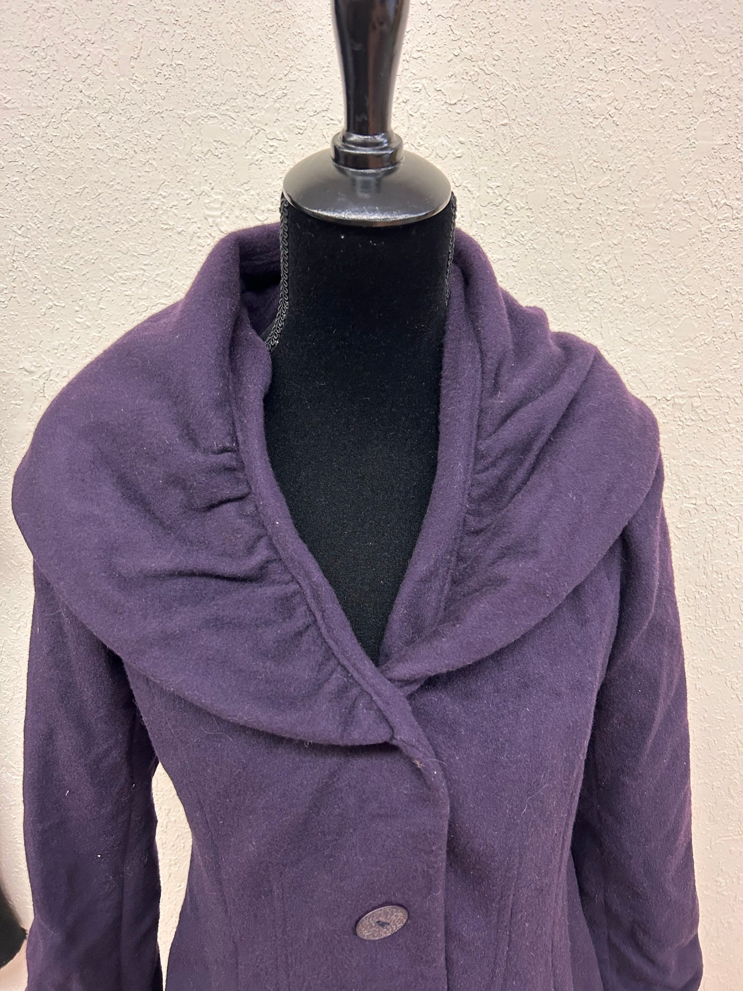 Tahari 8 purple felt button up jacket