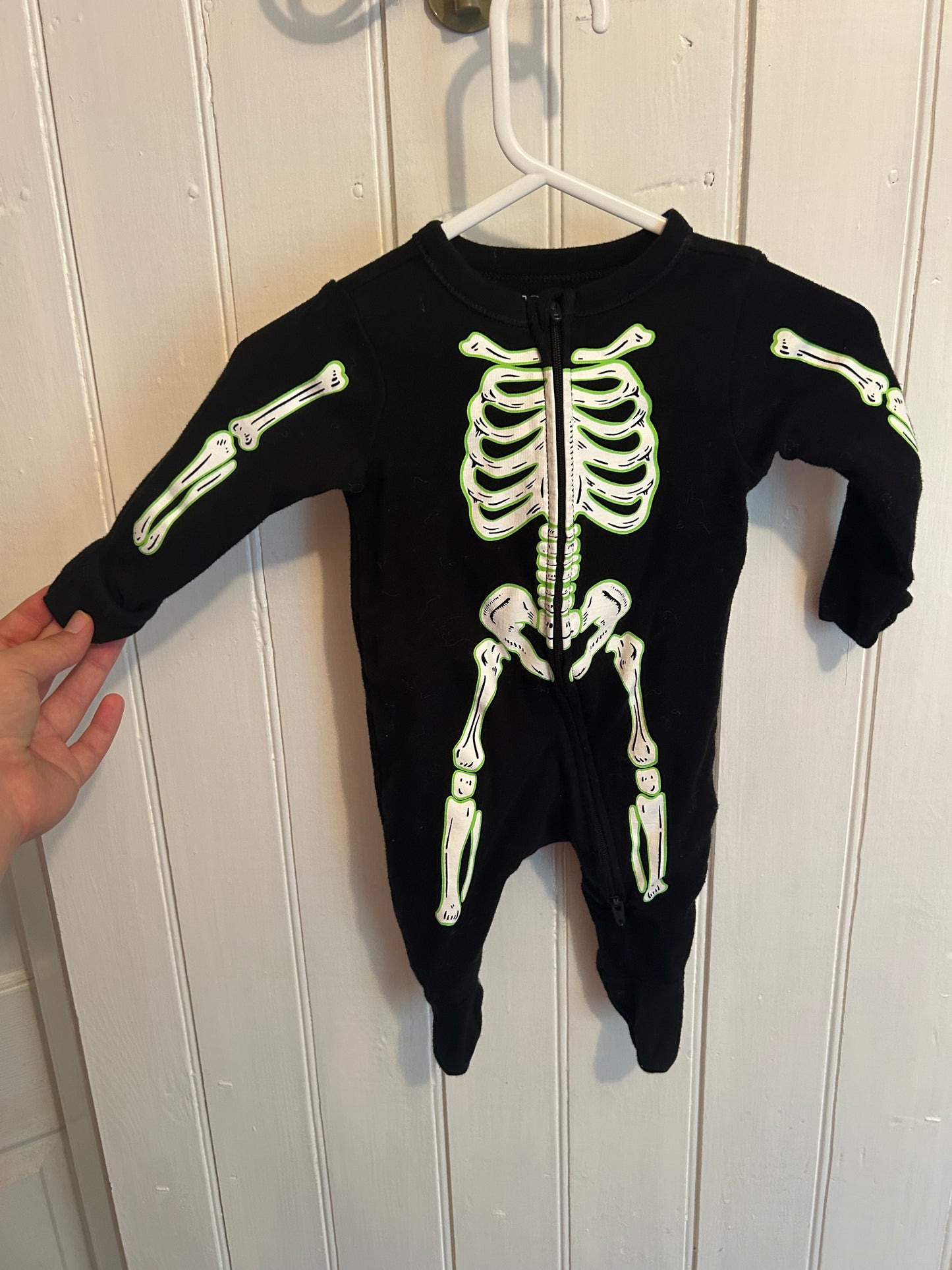 Old navy 0/3m glow in the dark skeleton sleeper