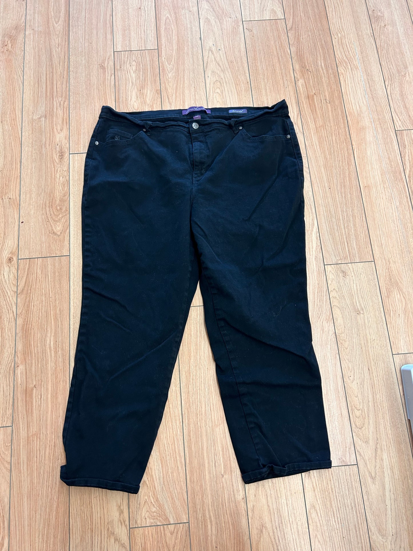 Gloria Vanderbilt 20W black denim capris