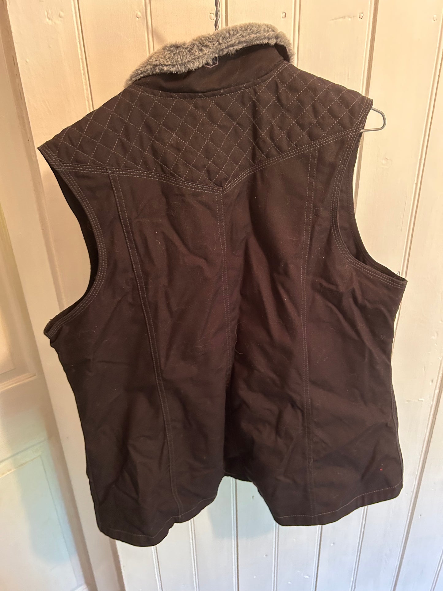 Noble xl black vest