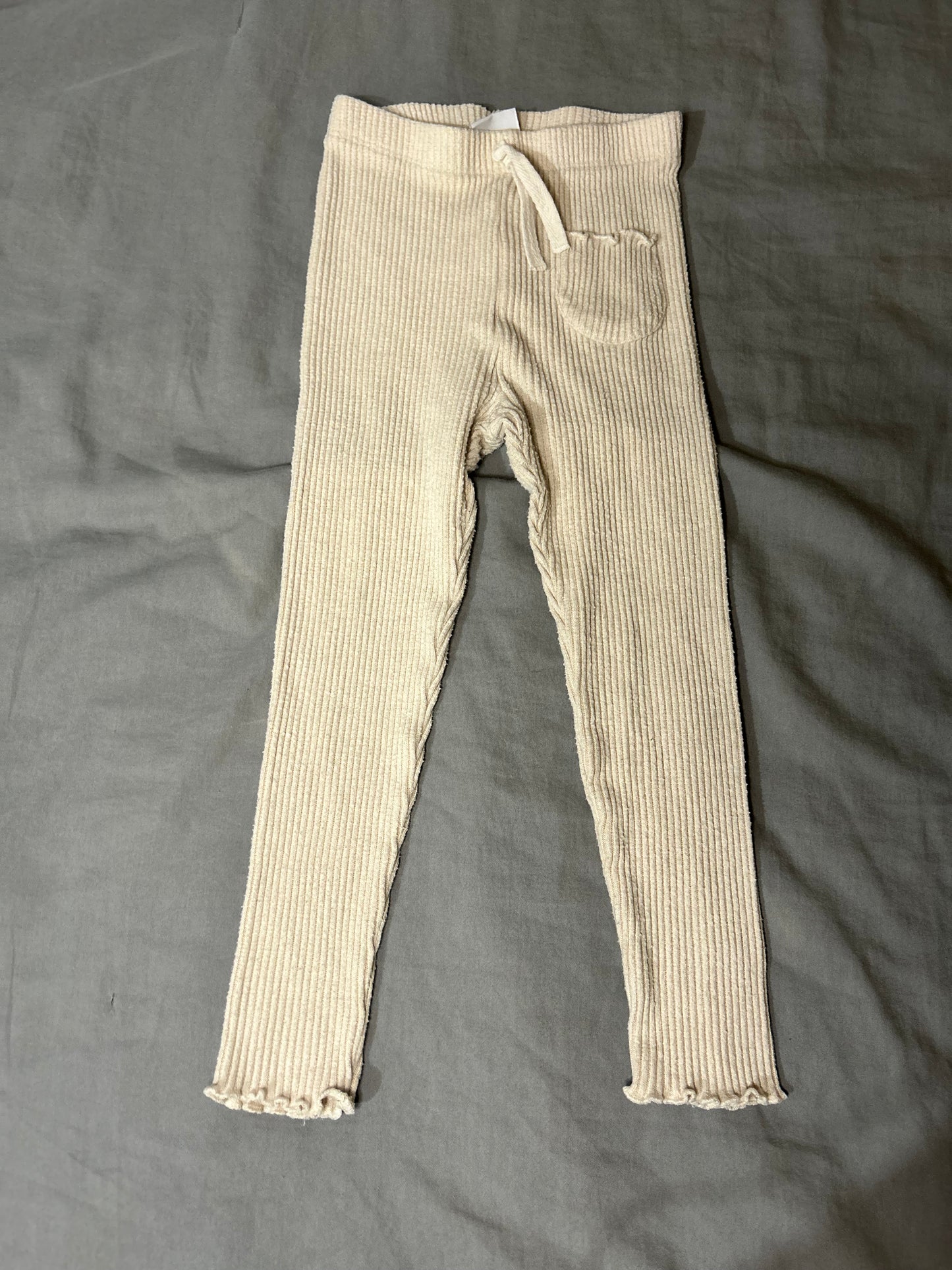 Zara 3/4t tan ribbed scalloped leggings