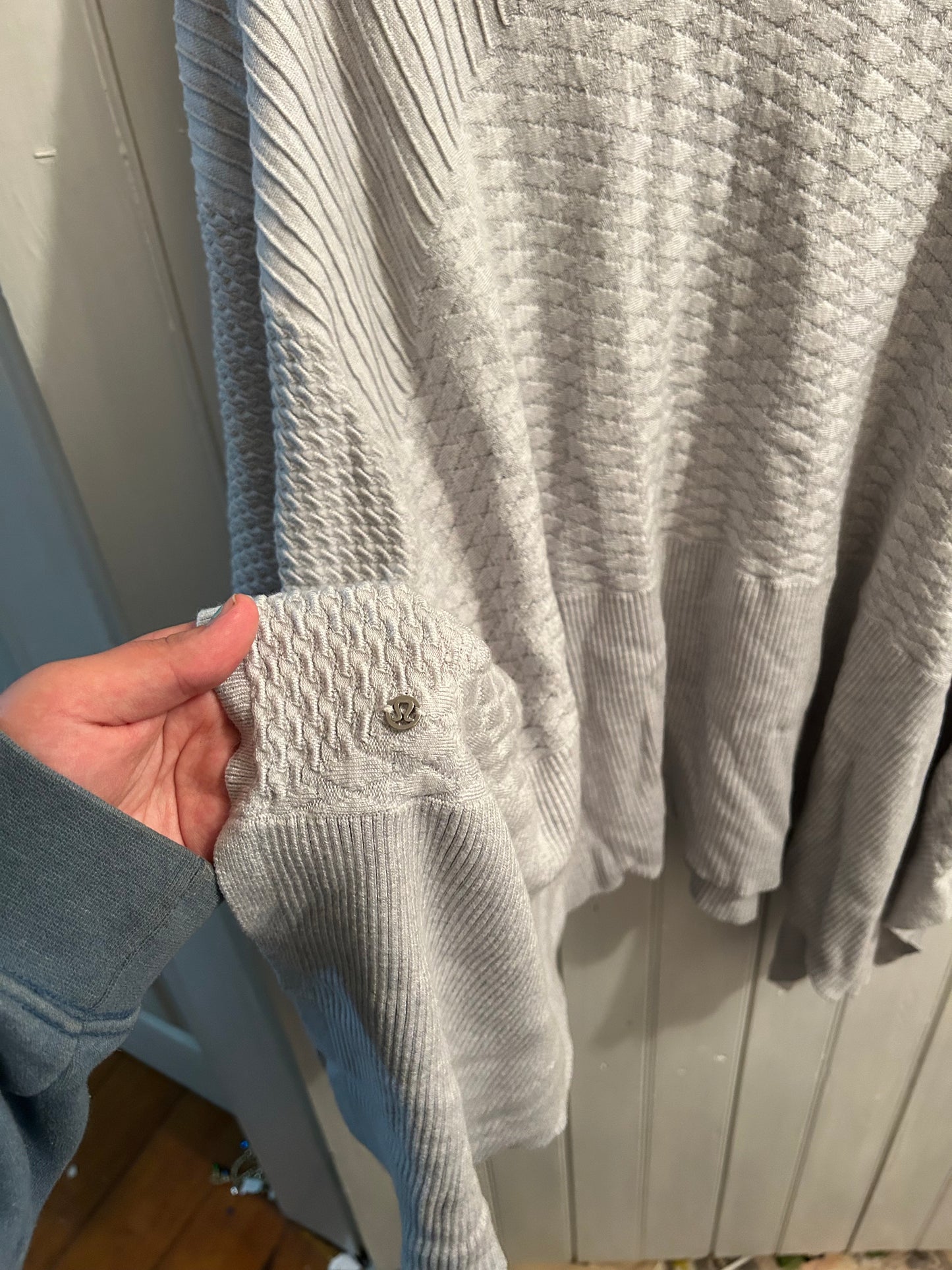 Lululemon OS very textured shawl