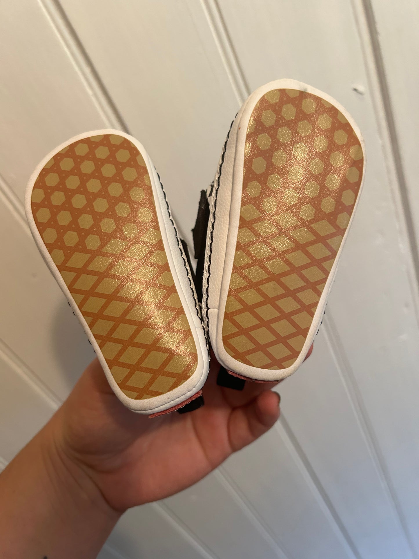 Vans infant 2 black checkered crib shoes