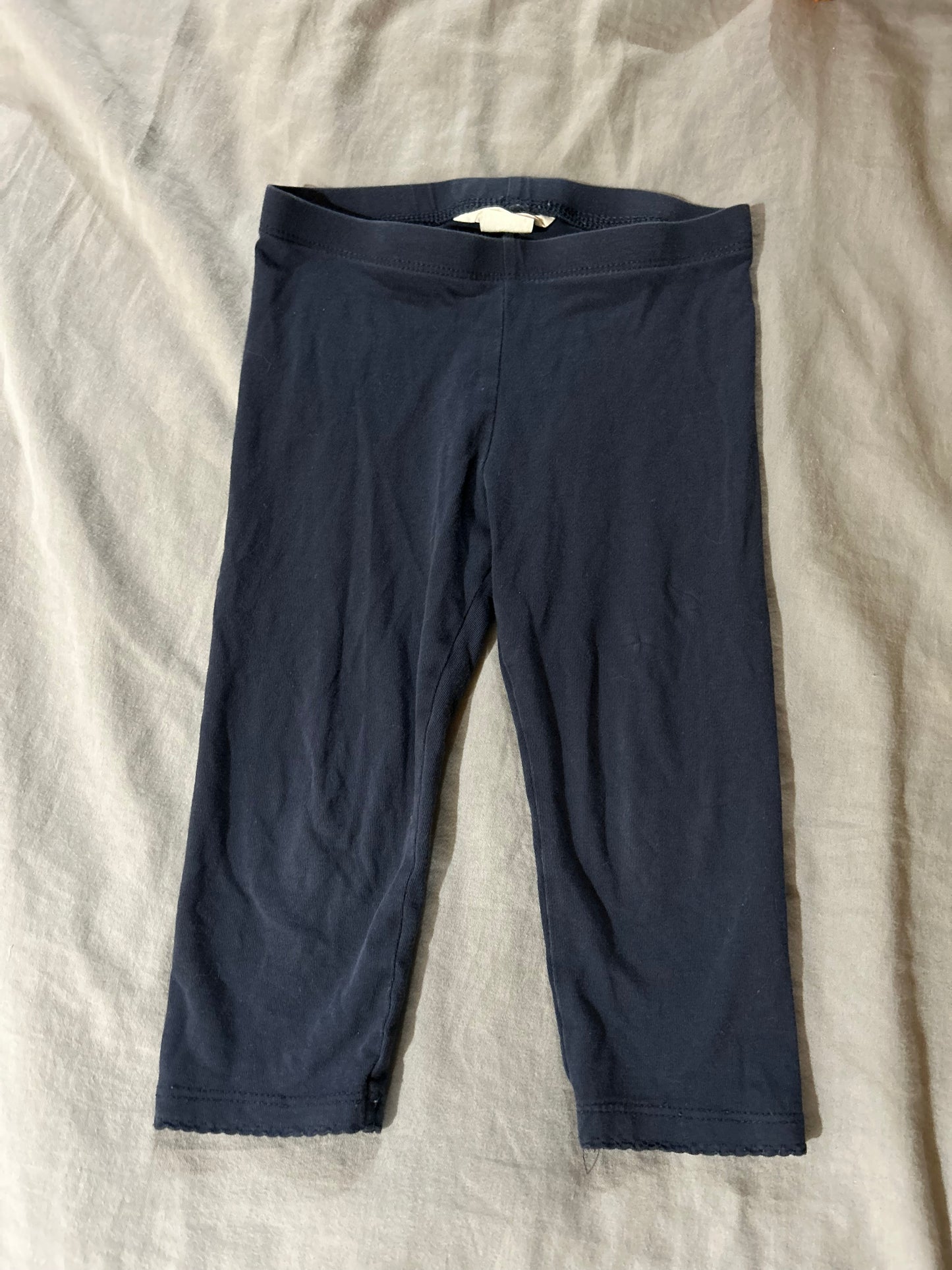 H&M 3/4t black capri leggjngs