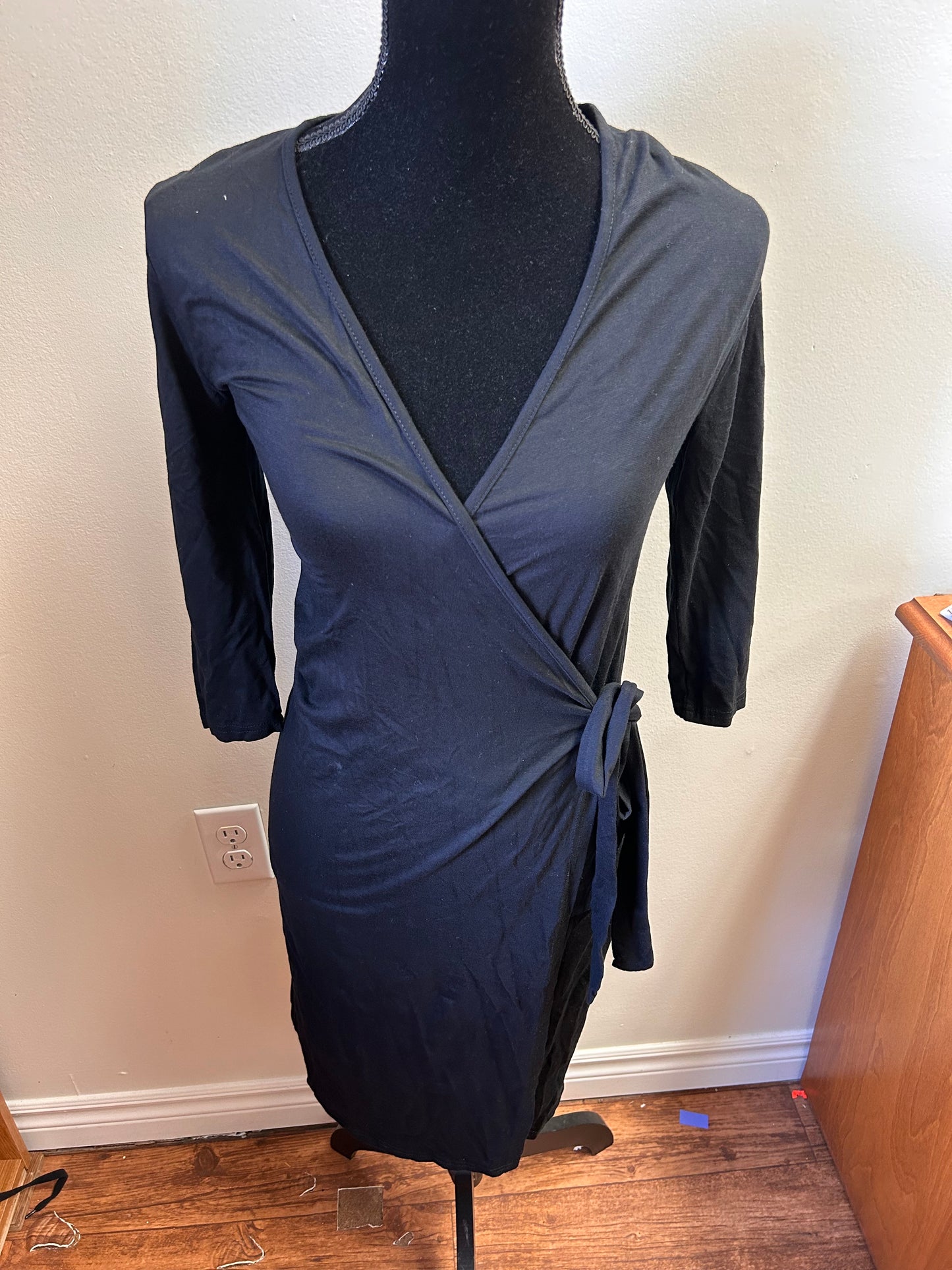 Guru medium black midi wrap dress