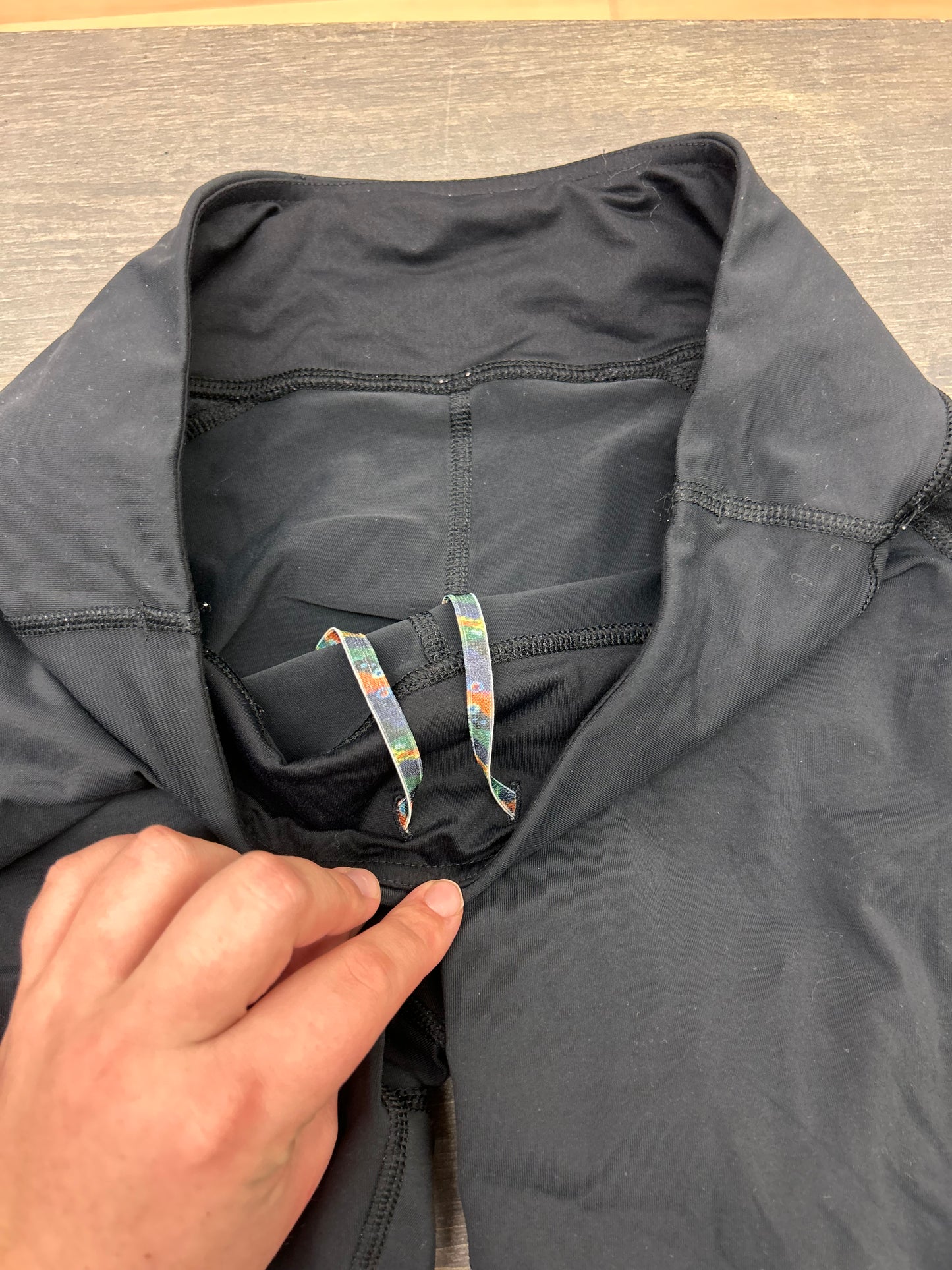 Lululemon 6 black butterfly Capri leggings