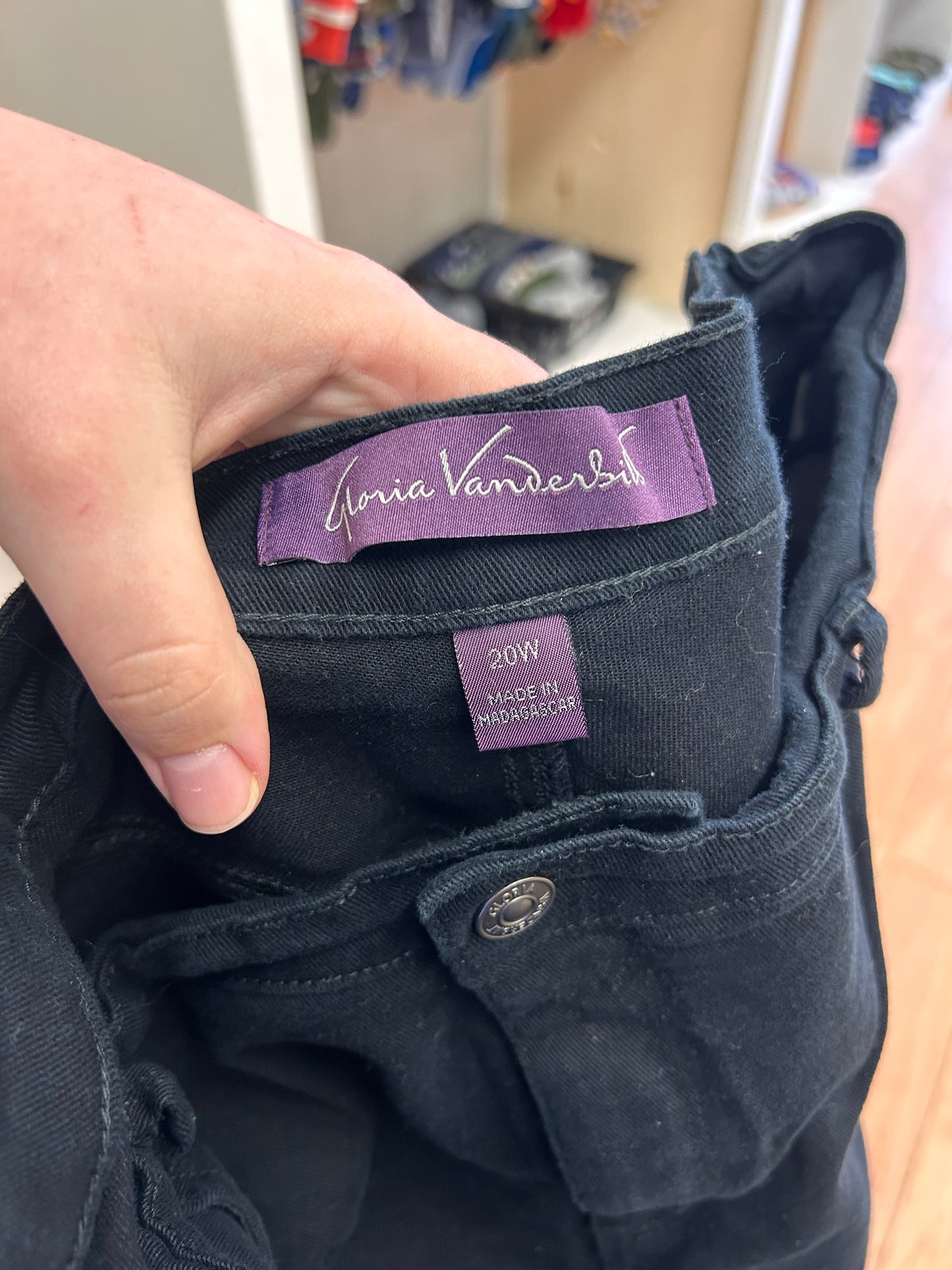 Gloria Vanderbilt 20W black denim capris