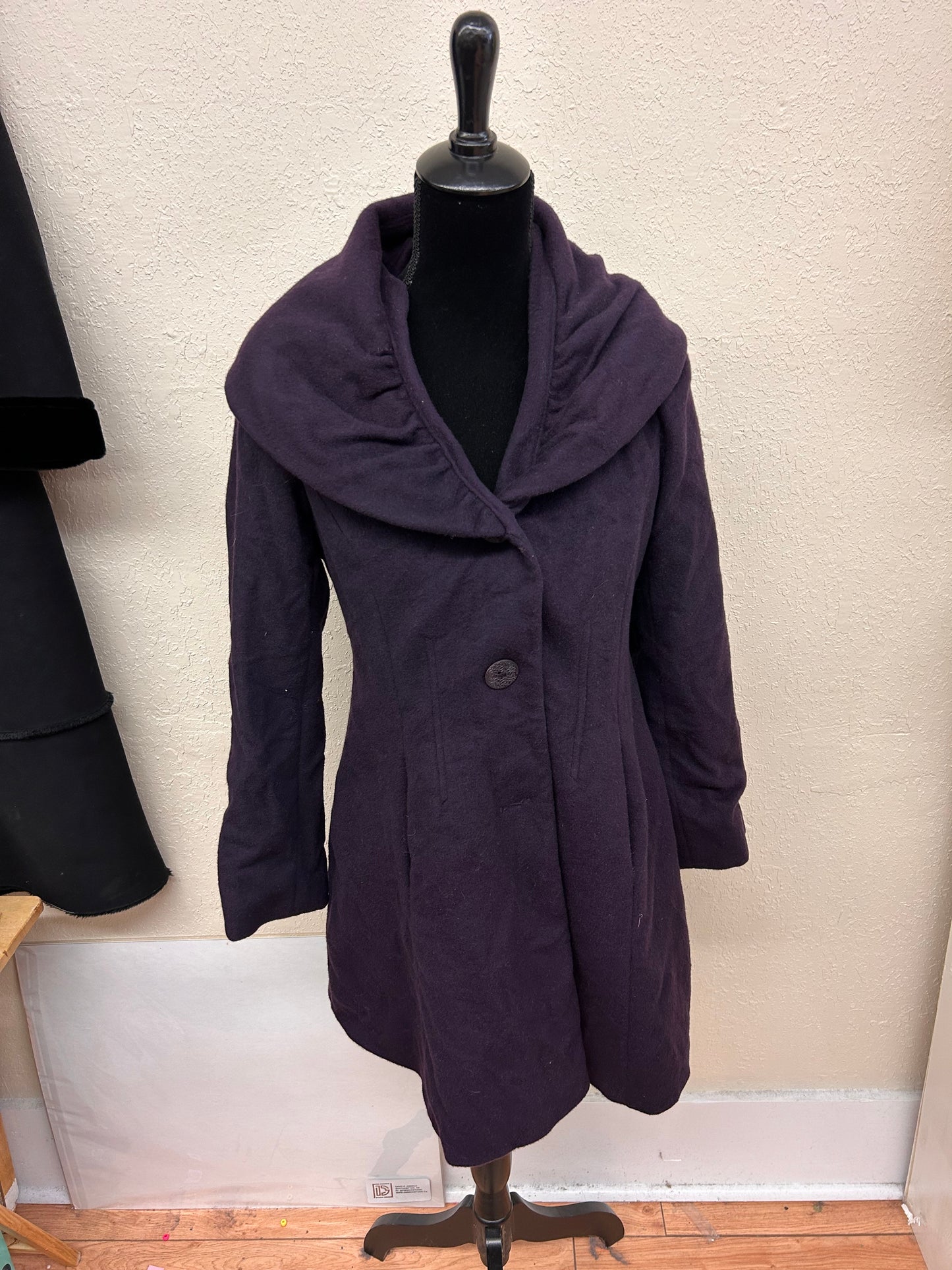 Tahari 8 purple felt button up jacket