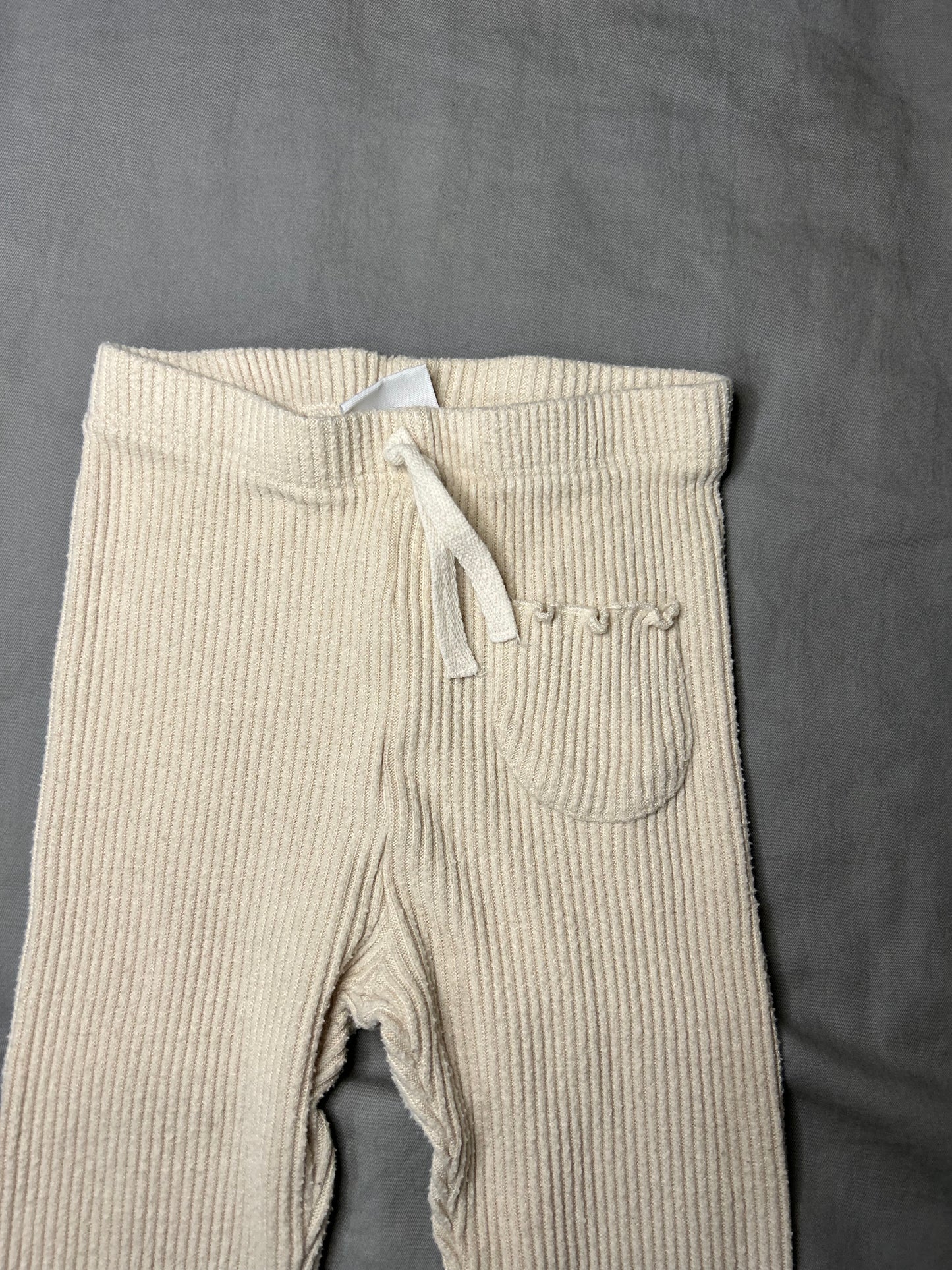 Zara 3/4t tan ribbed scalloped leggings
