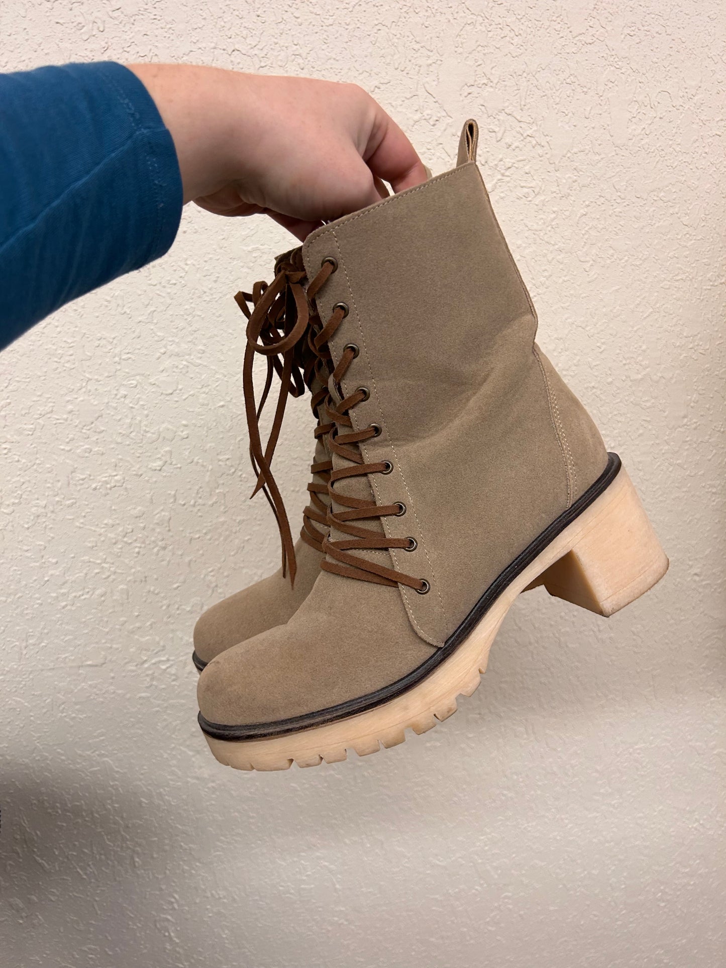Vici 9 Brown suede lace up heeled boots