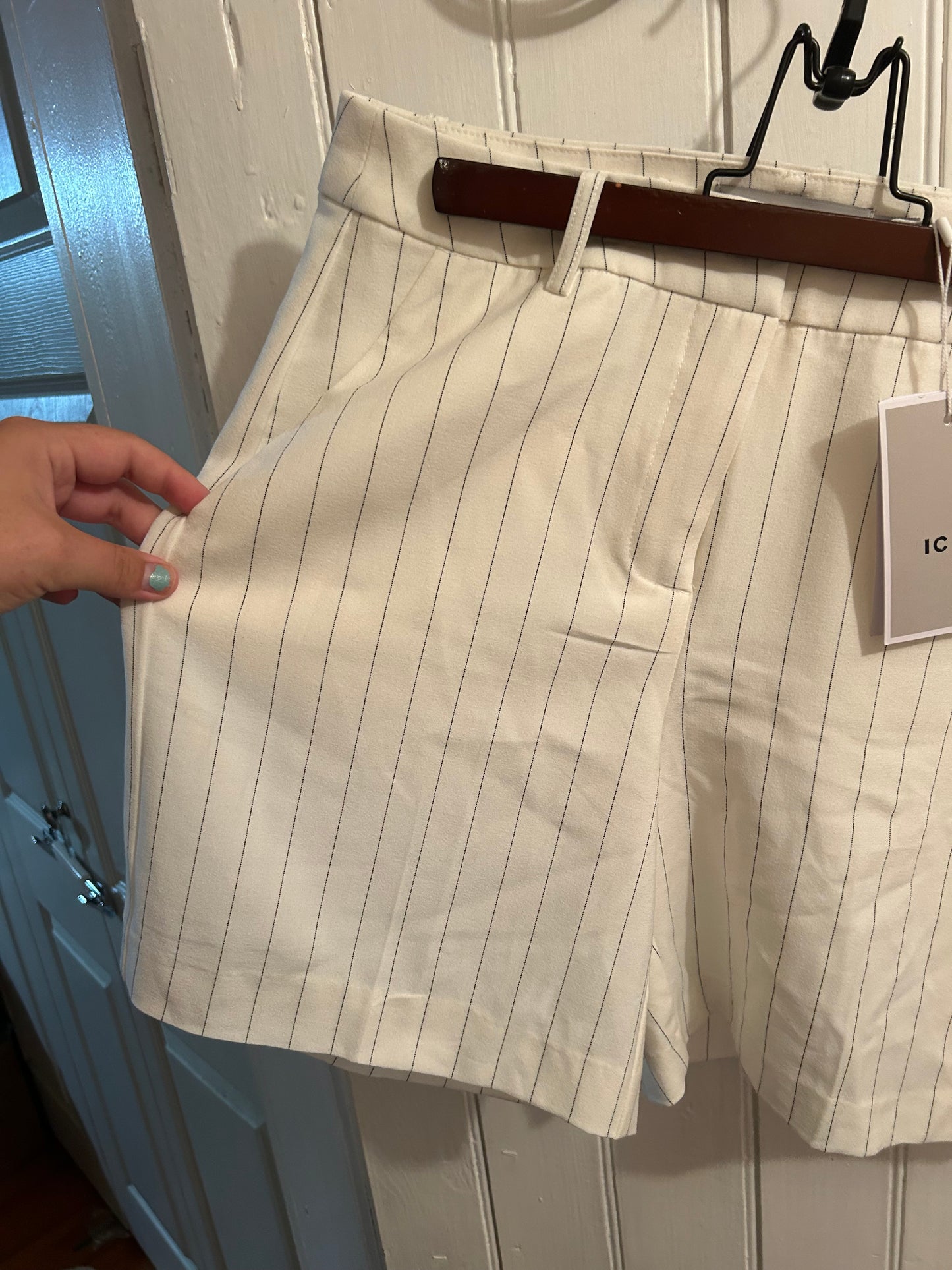 NEW Ichi women’s 38 white striped shorts