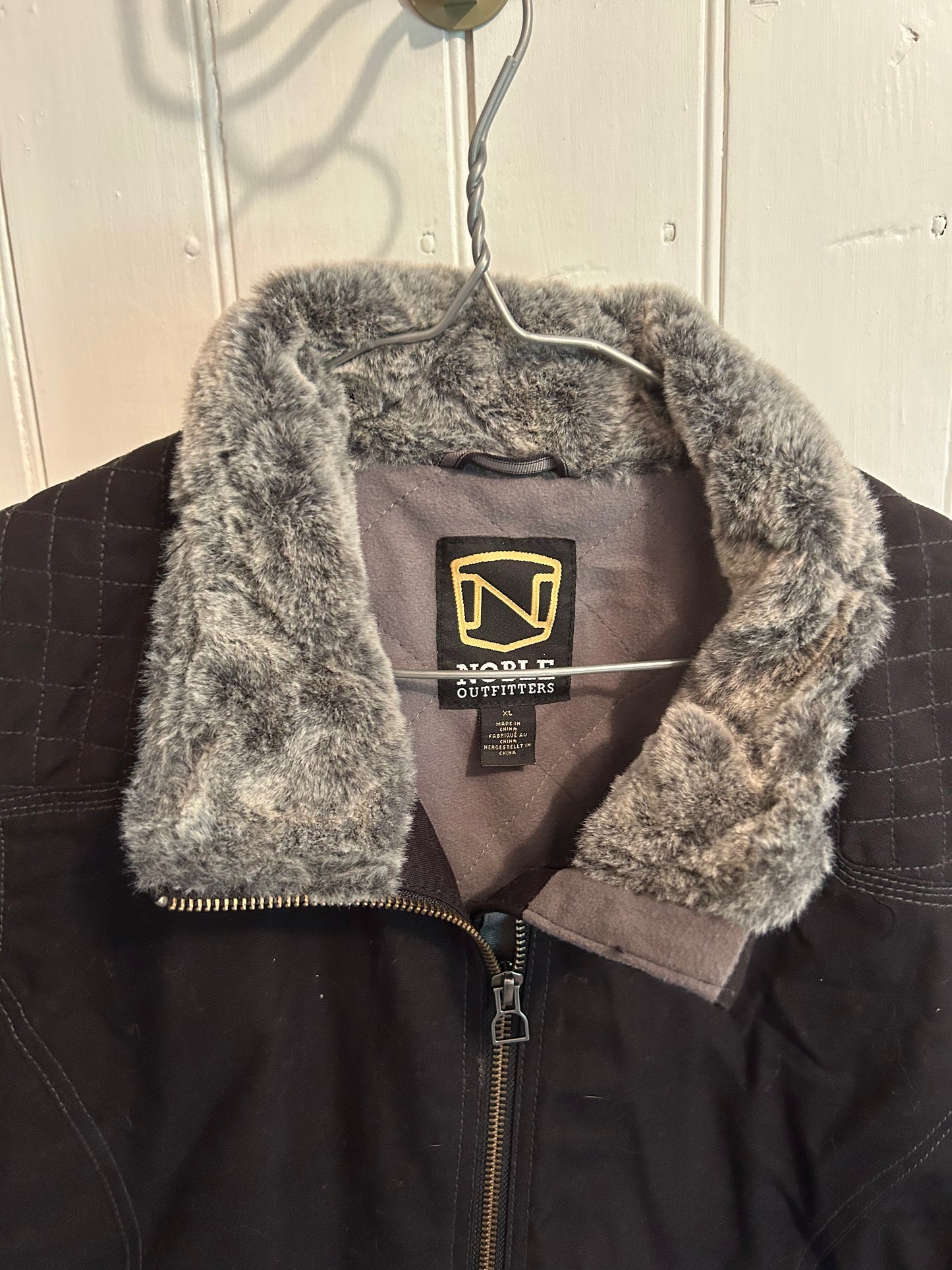 Noble xl black vest