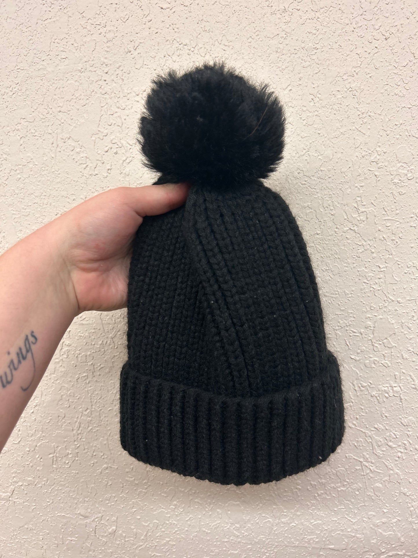 Steve Madden women’s black knit hat