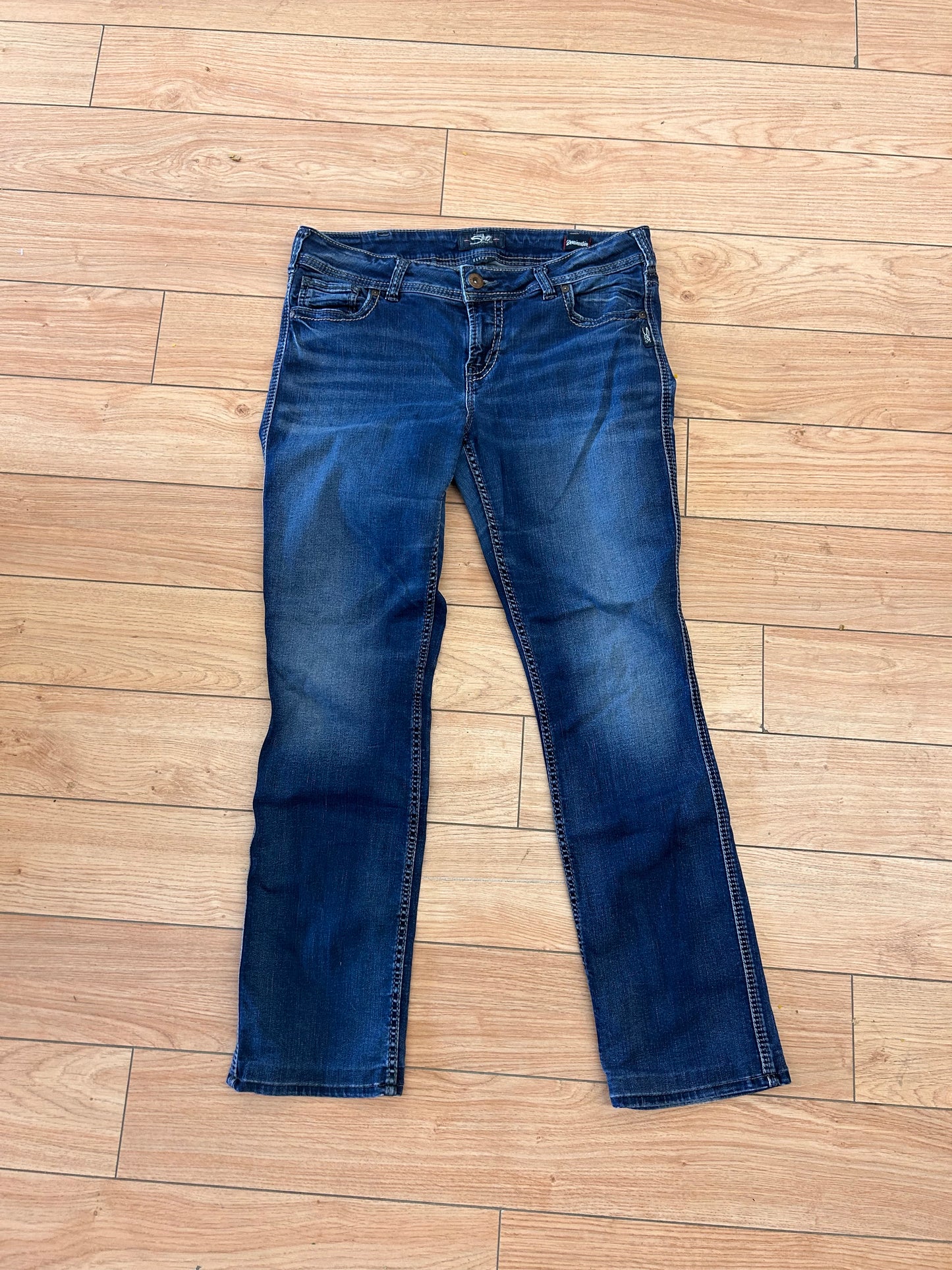 Silver jeans 32 Elyse mid rise straight leg jeans