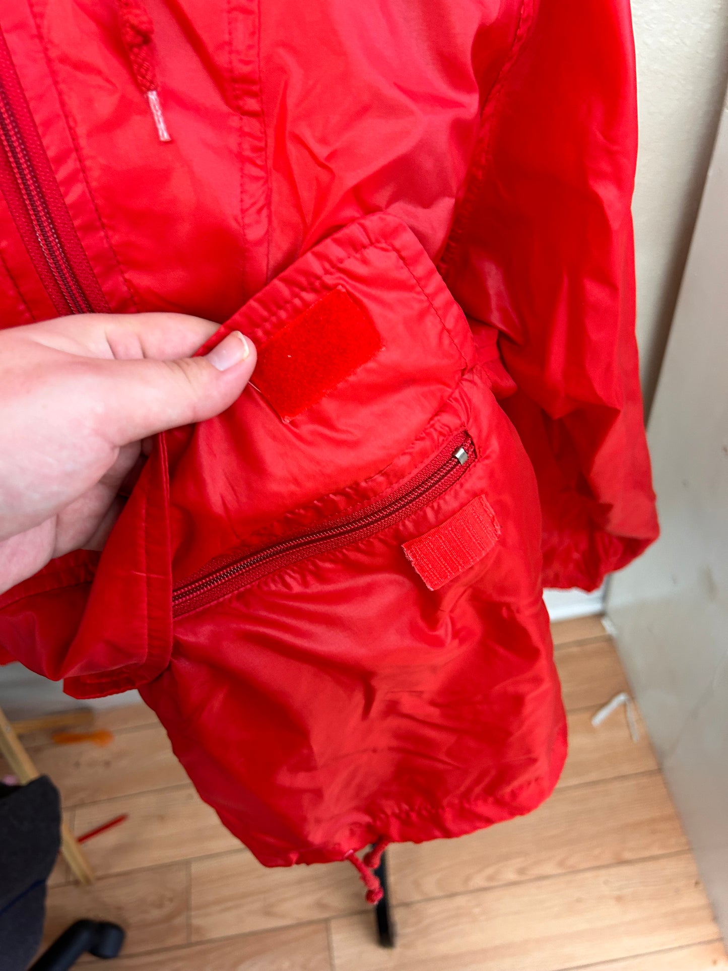 Totes medium red pullover windbreaker