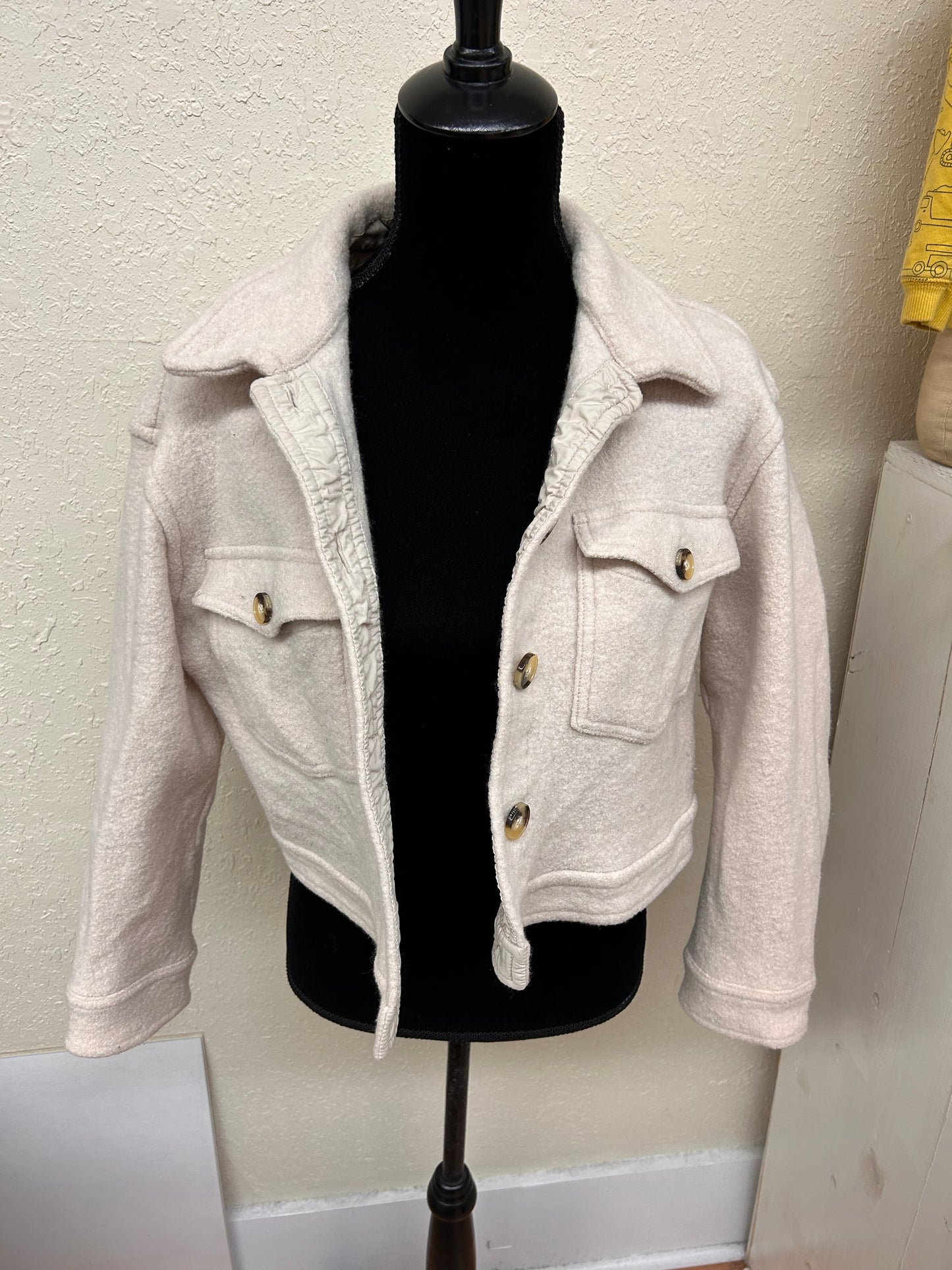 Wilfred free for Aritzia large tan cropped Shacket
