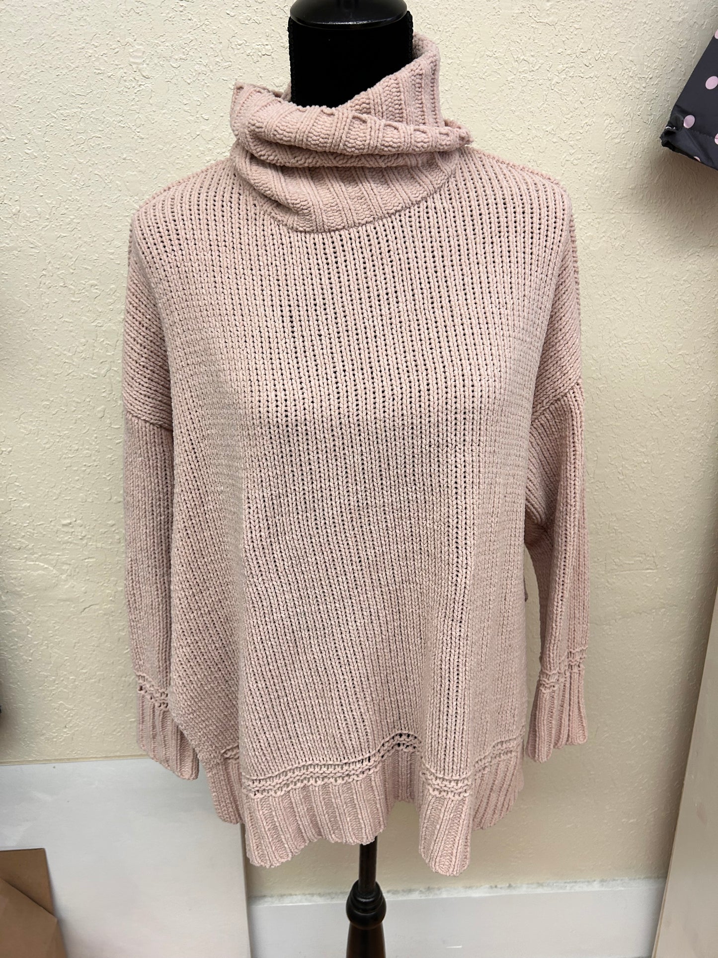 Aerie medium pale pink knit turtleneck