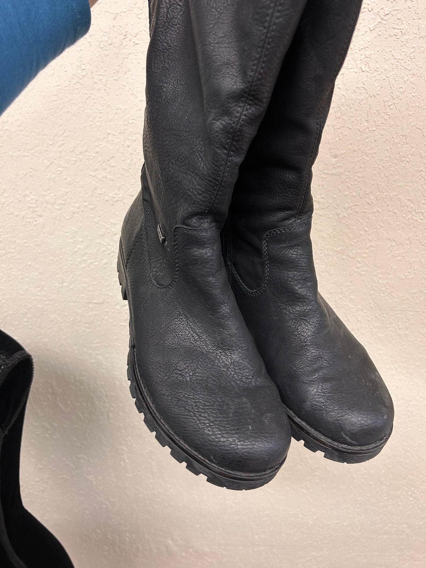 Rieker 40 eu 9.5/10 us black tall calf boots
