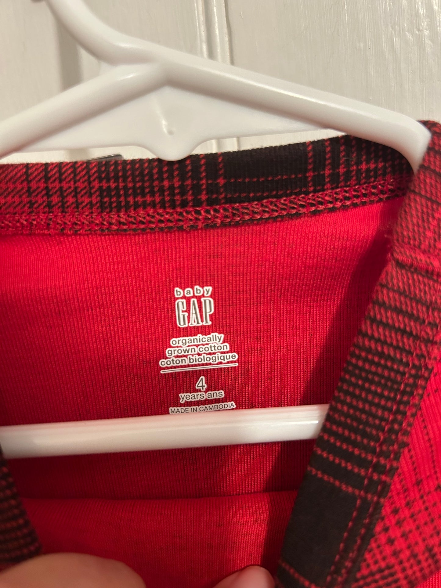 Gap toddler 4 red & black plaid 2pc sleep set
