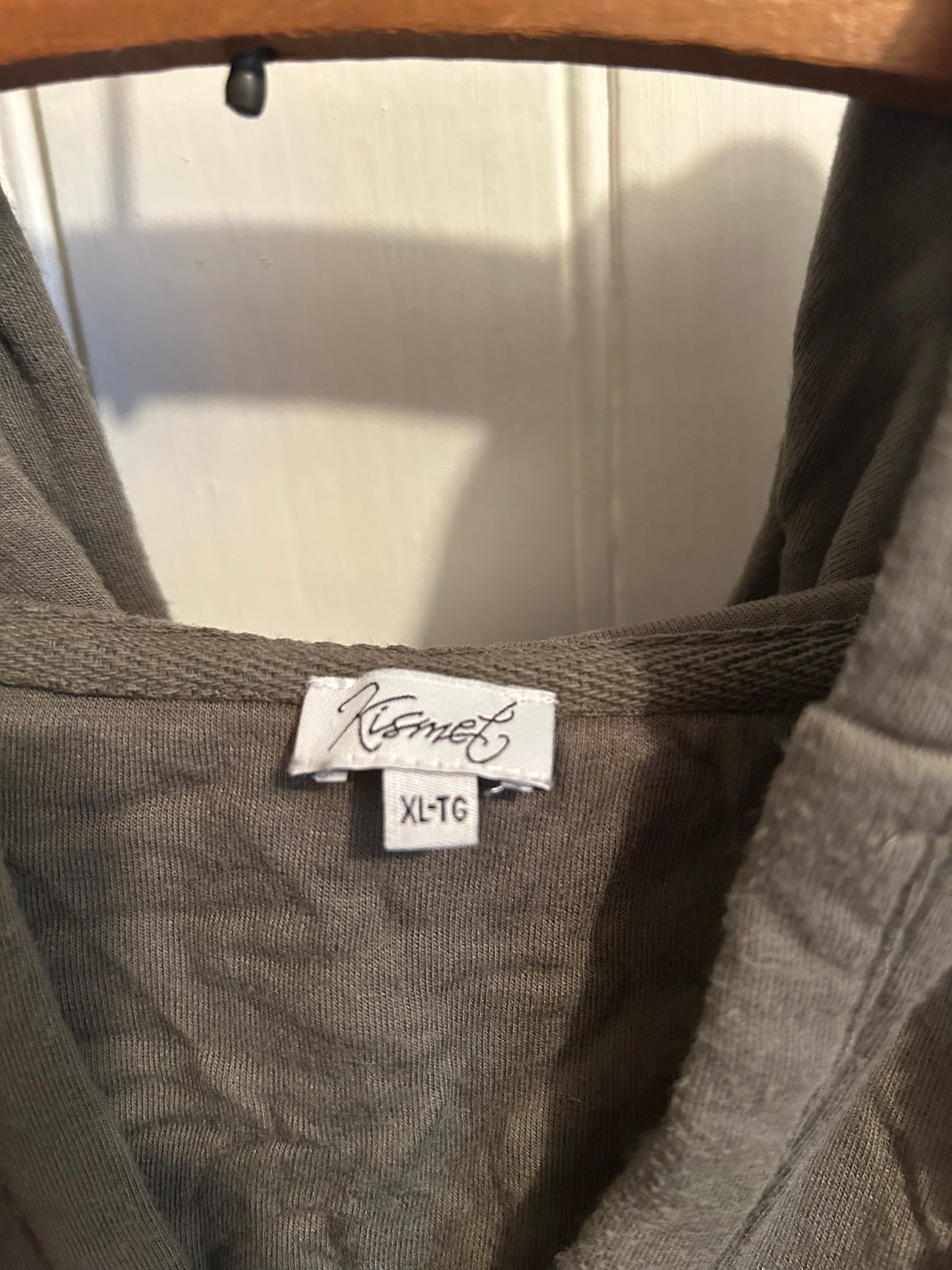 Kismet xl green vneck hoodie