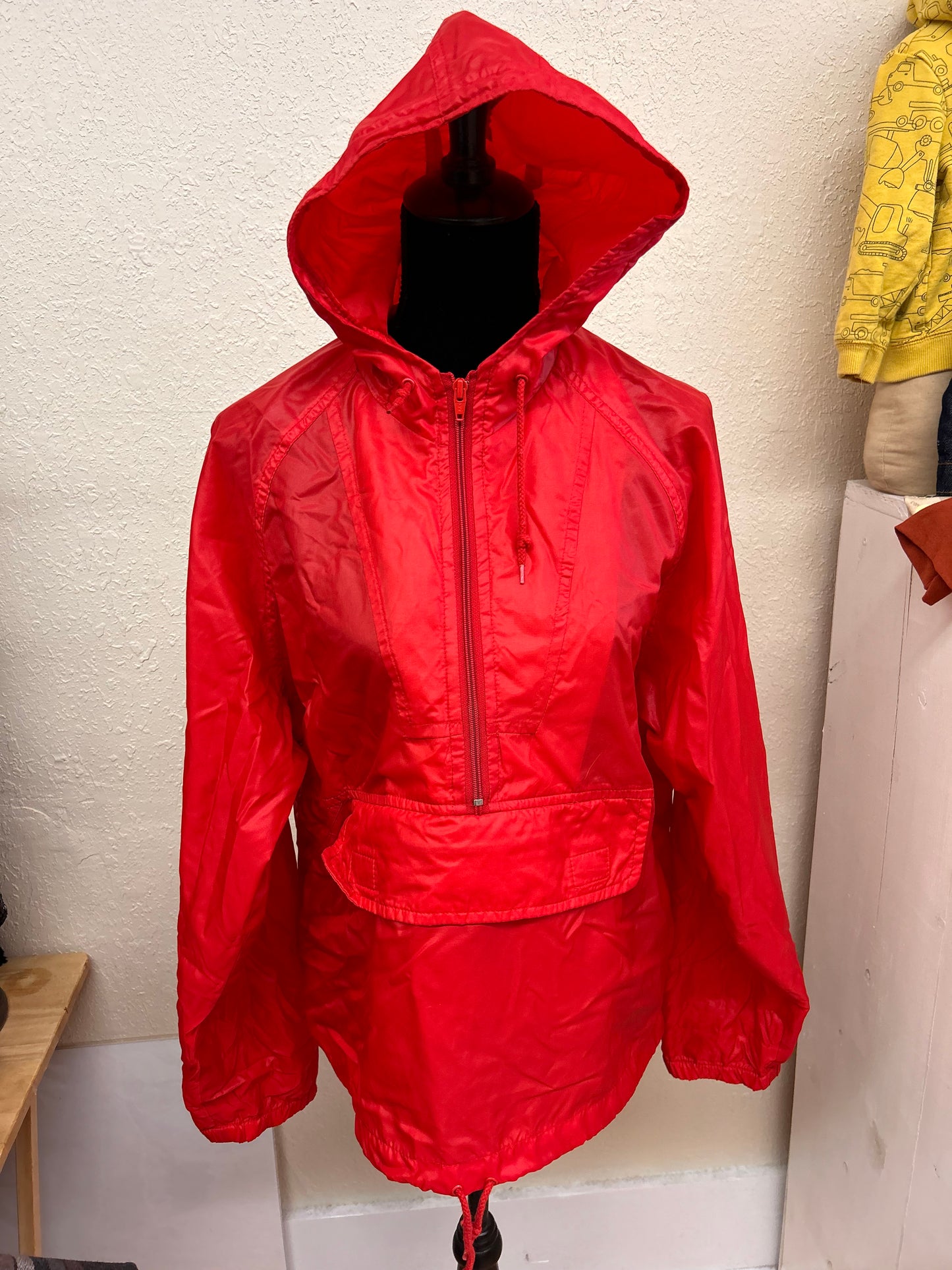 Totes medium red pullover windbreaker