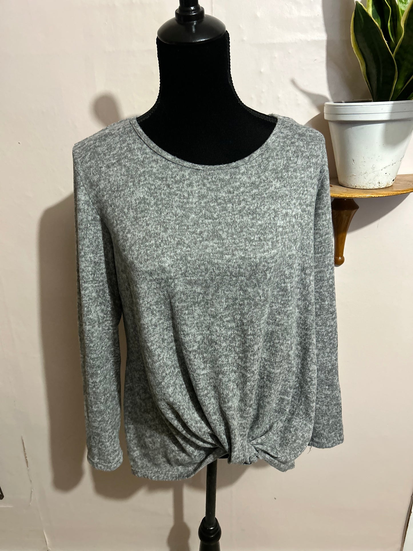 Pepper & Zoe large grey twist top