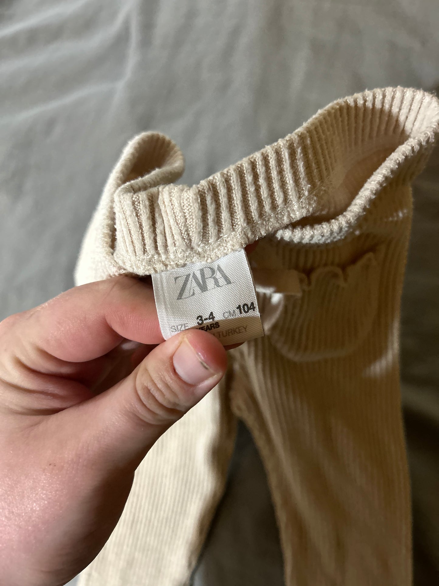 Zara 3/4t tan ribbed scalloped leggings