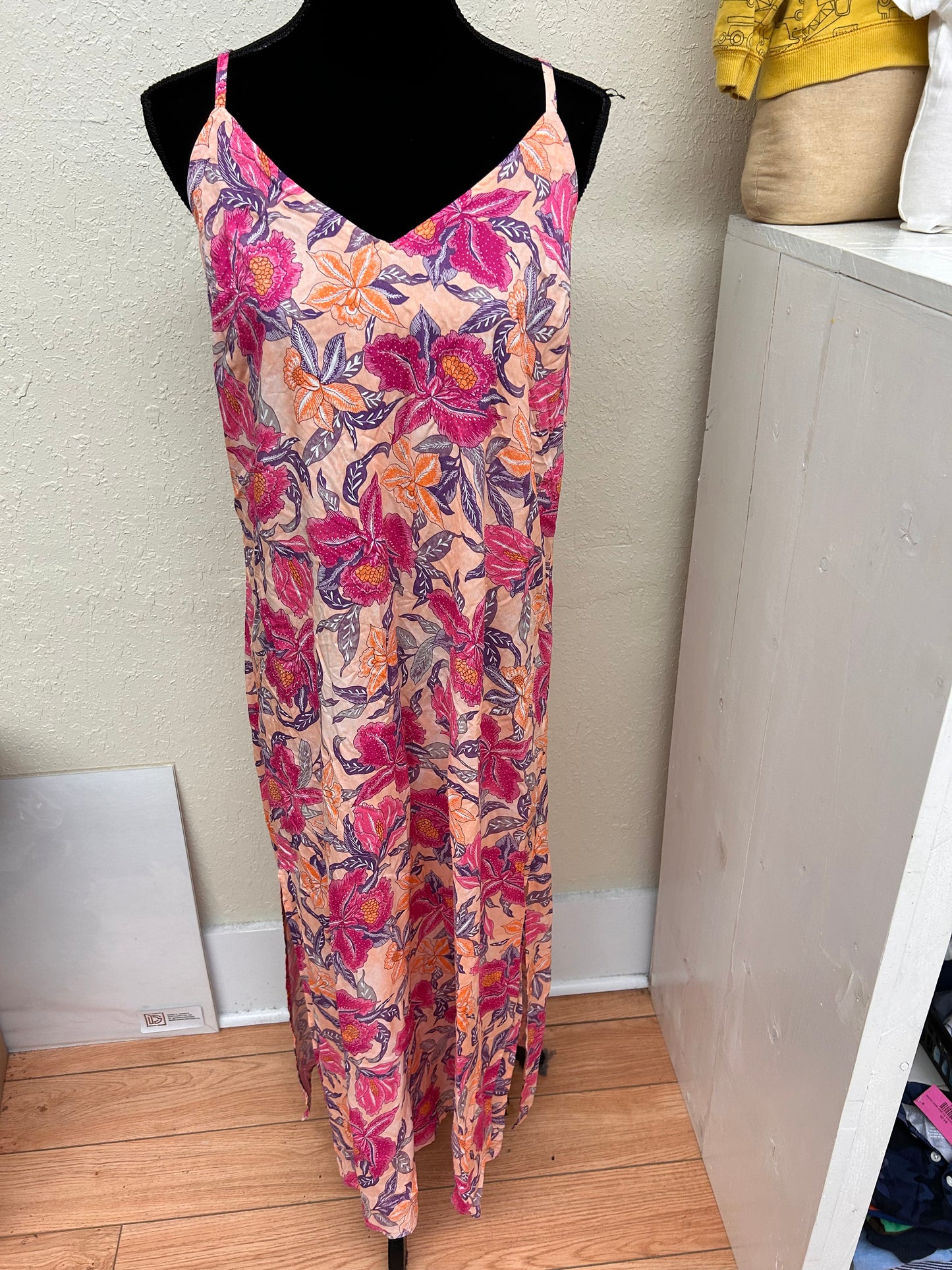 Old navy medium pink floral maxi dress