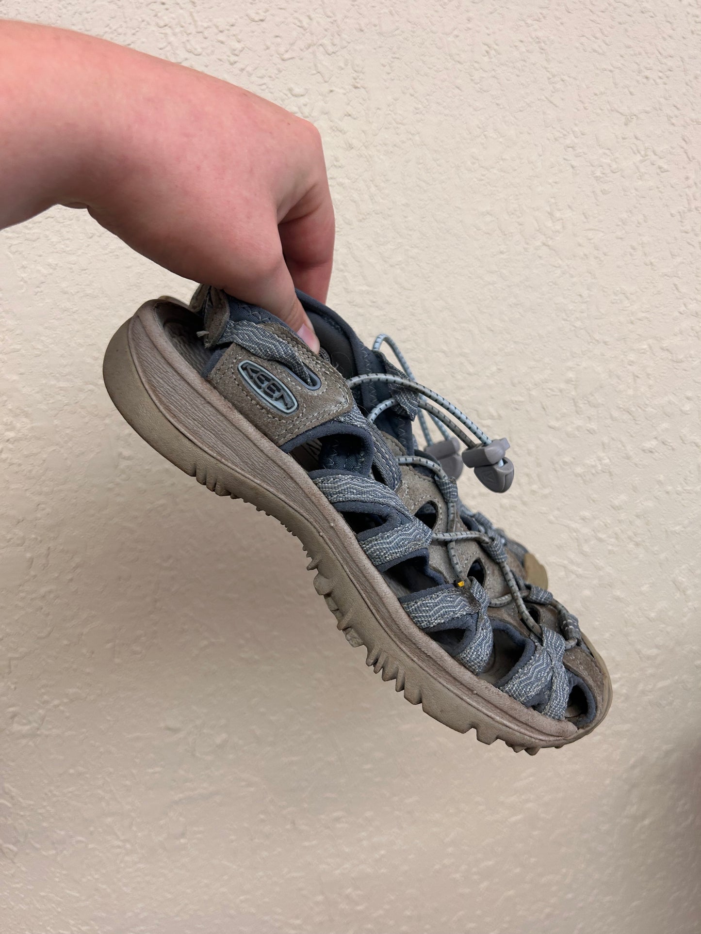 Keen women’s 5 blue sandals