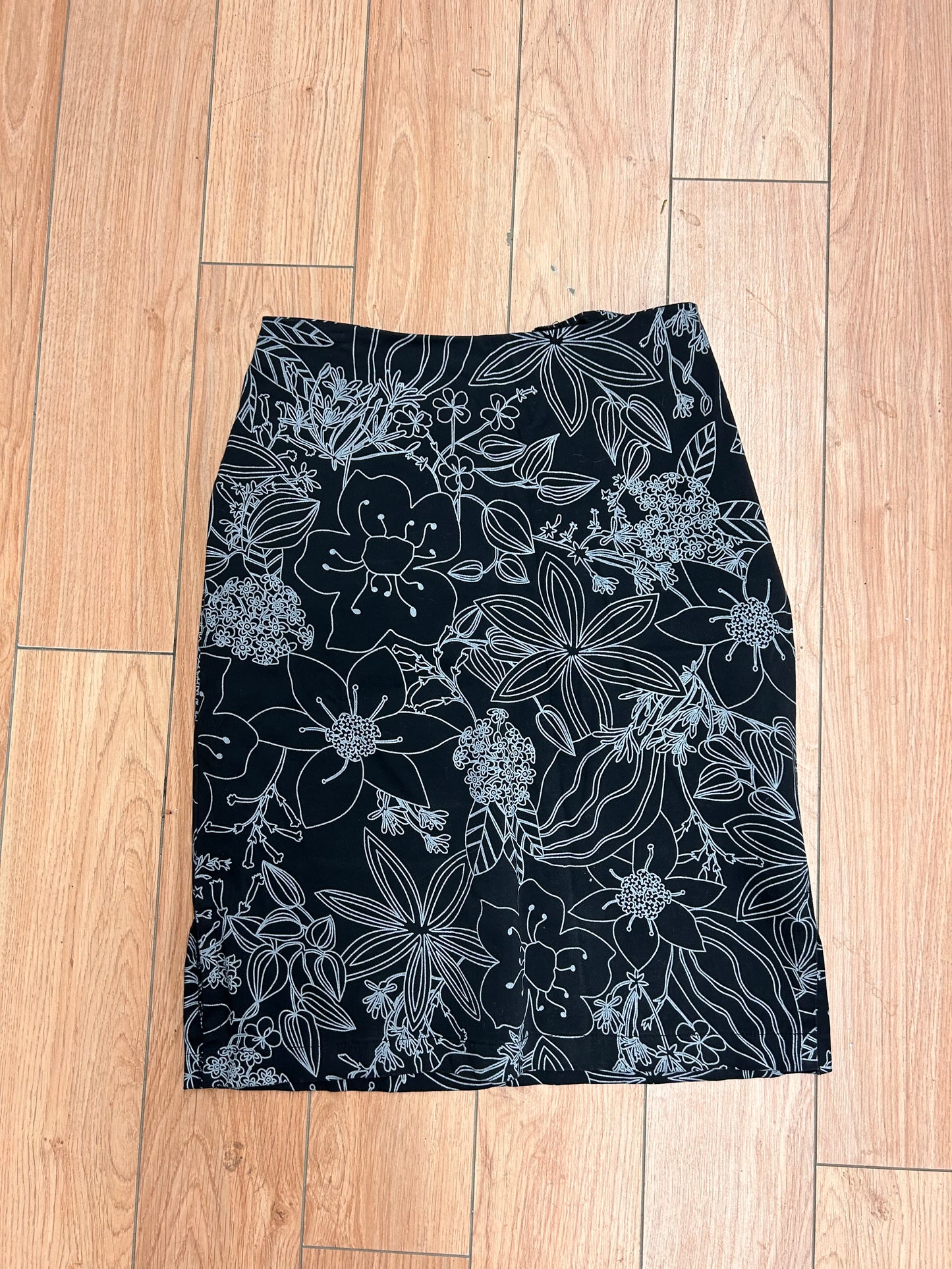 Donna 10 black floral midi skirt