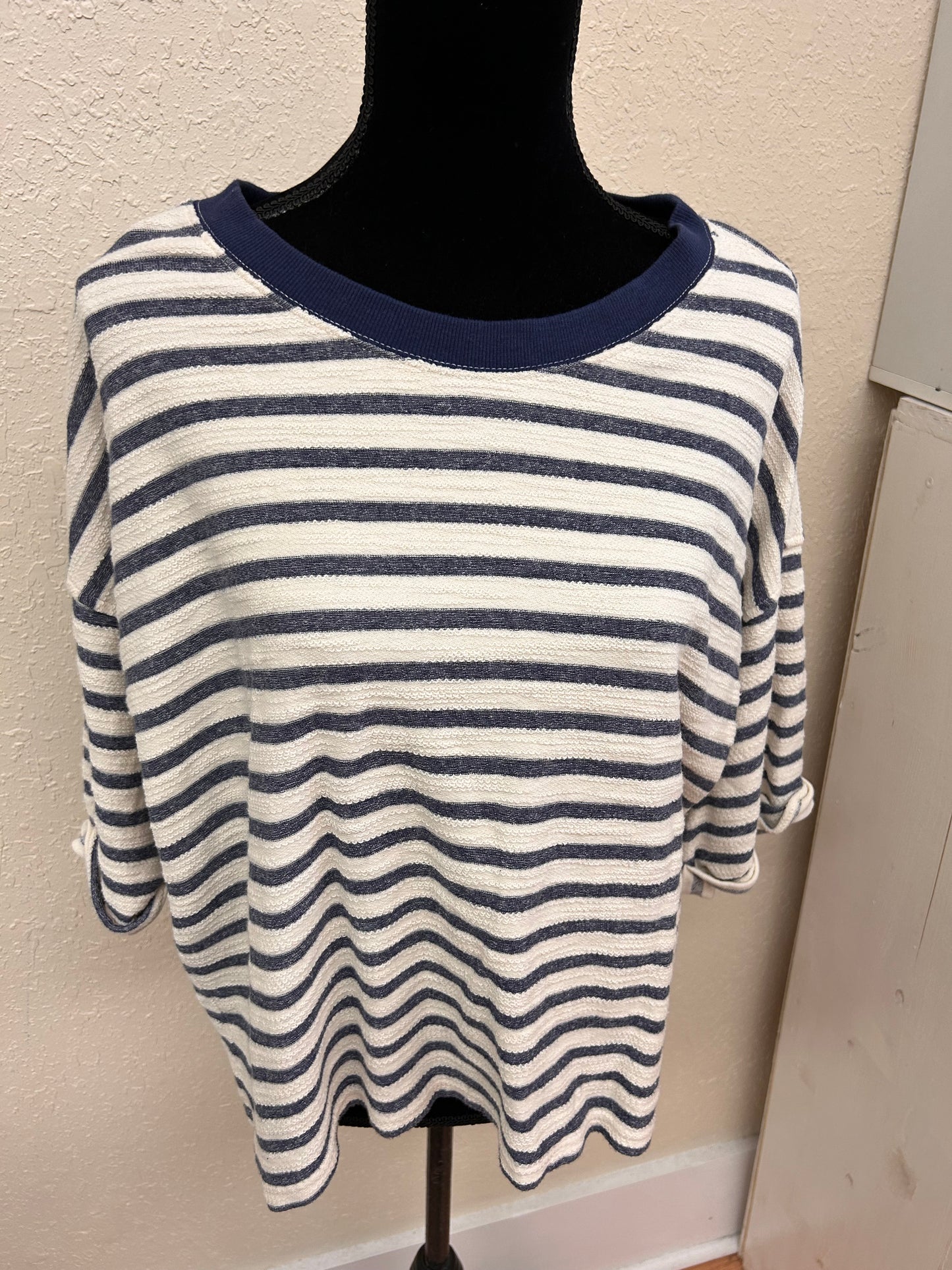 Old navy xl navy & white striped 1/2 sleeve shirt