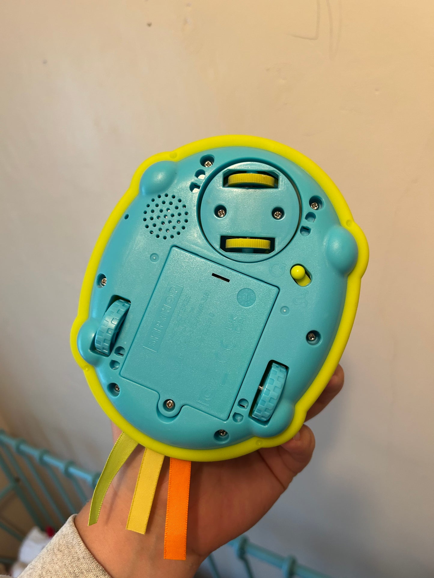 Skiphop hedgehog follow me toy