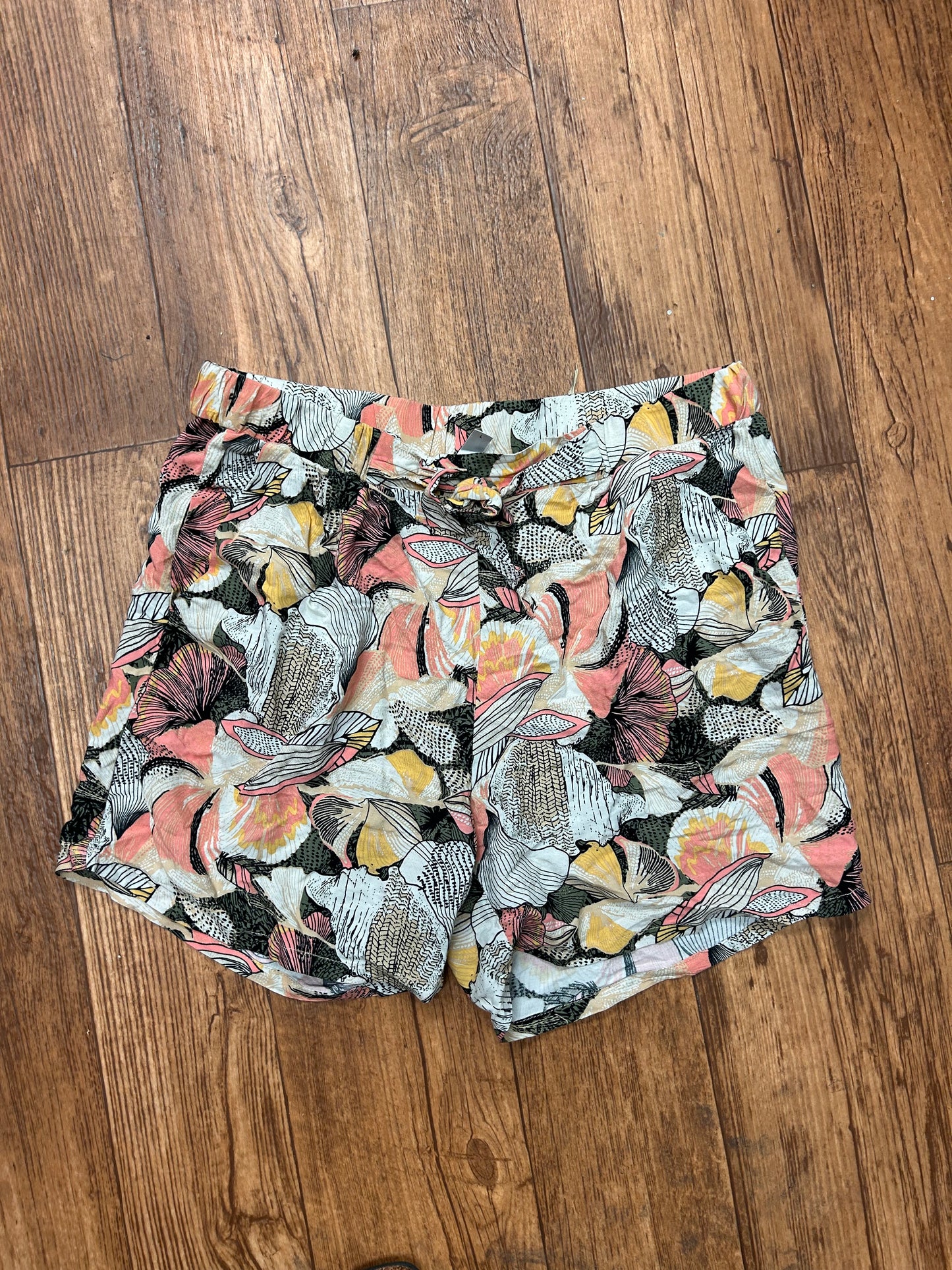 Soyaconcept large peach floral shorts