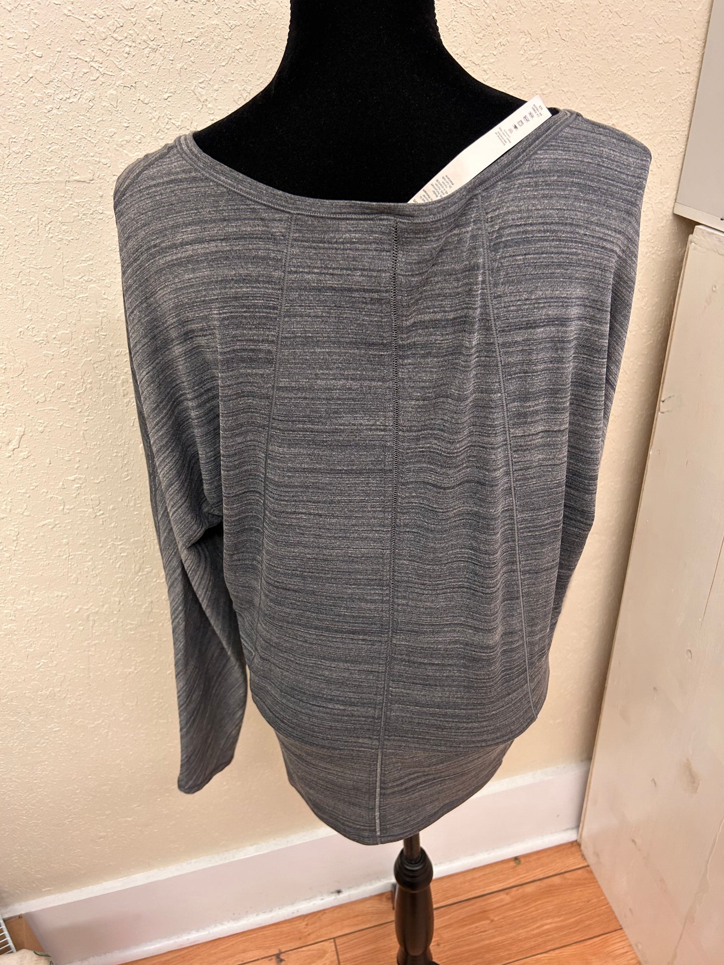 Lululemon 10 grey long sleeve shirt