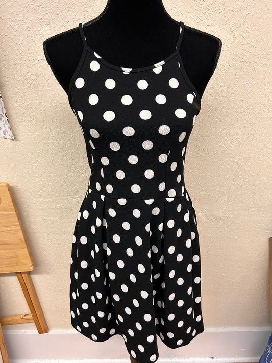 Suzy sheir medium black & white polka dot dress