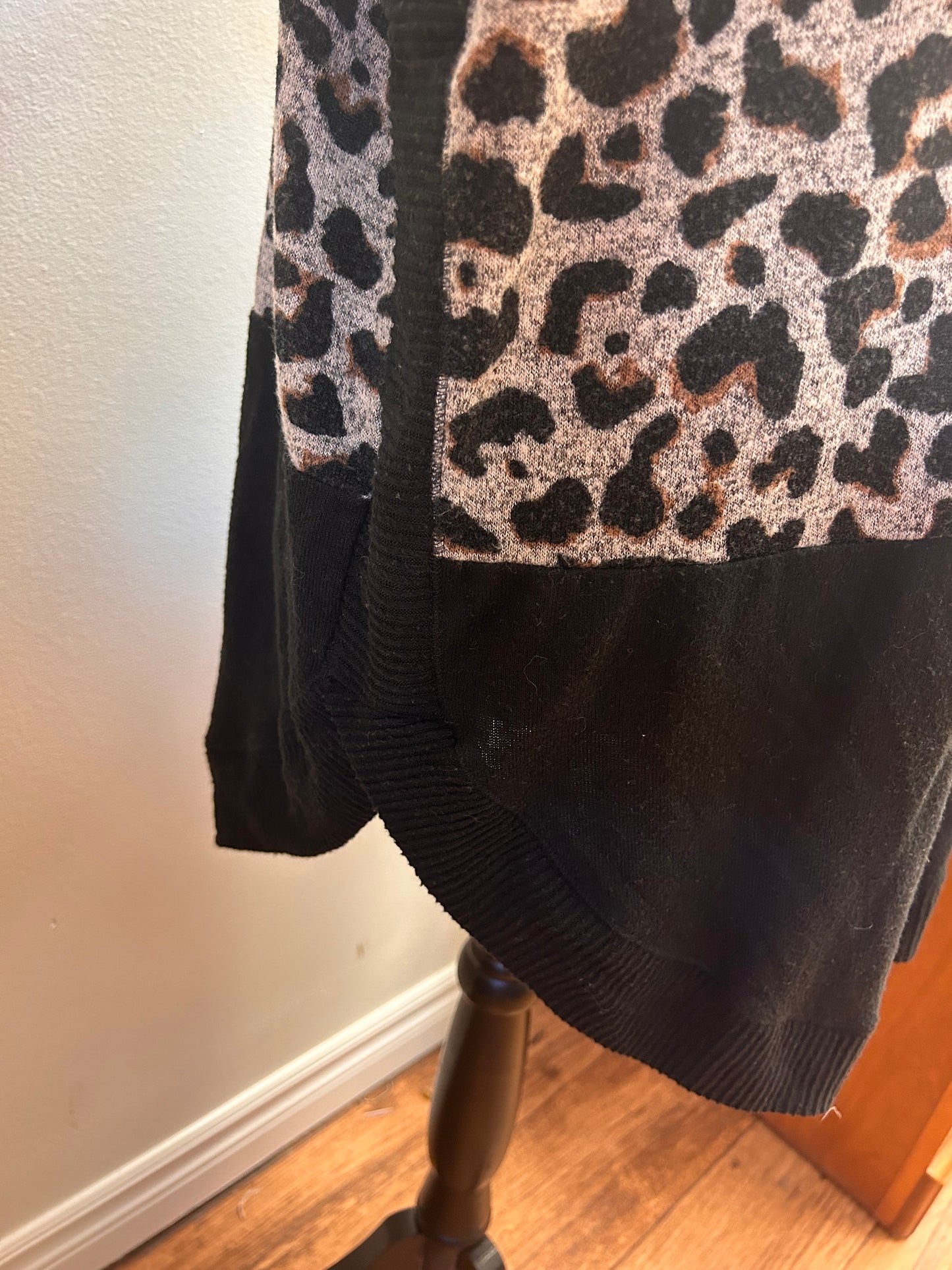 Maurcies Xxl cheetah print cowl neck top