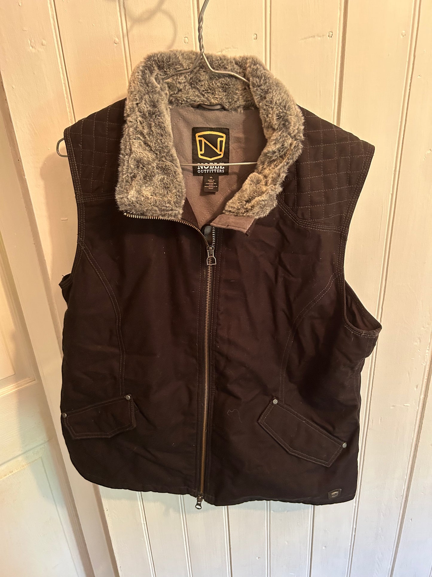 Noble xl black vest