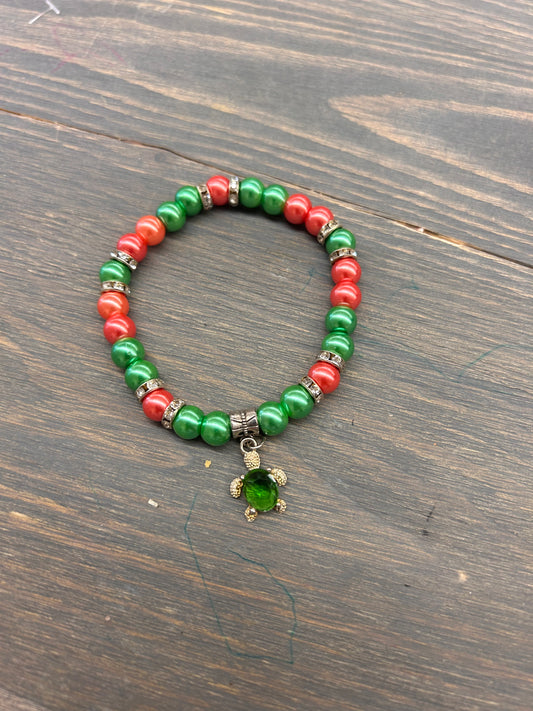 Red & green turtle beaded bracelet