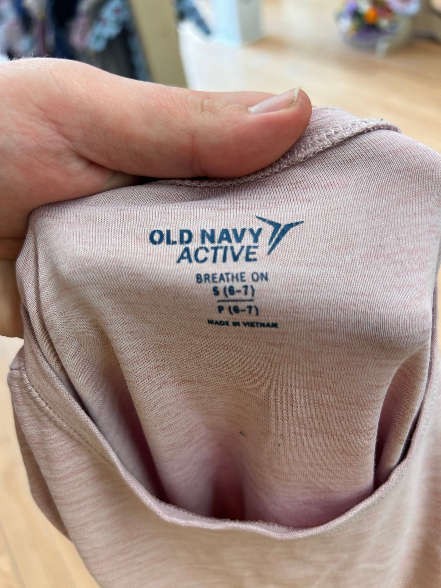 Old navy active 6/7 pink long sleeve scrunched cropped top