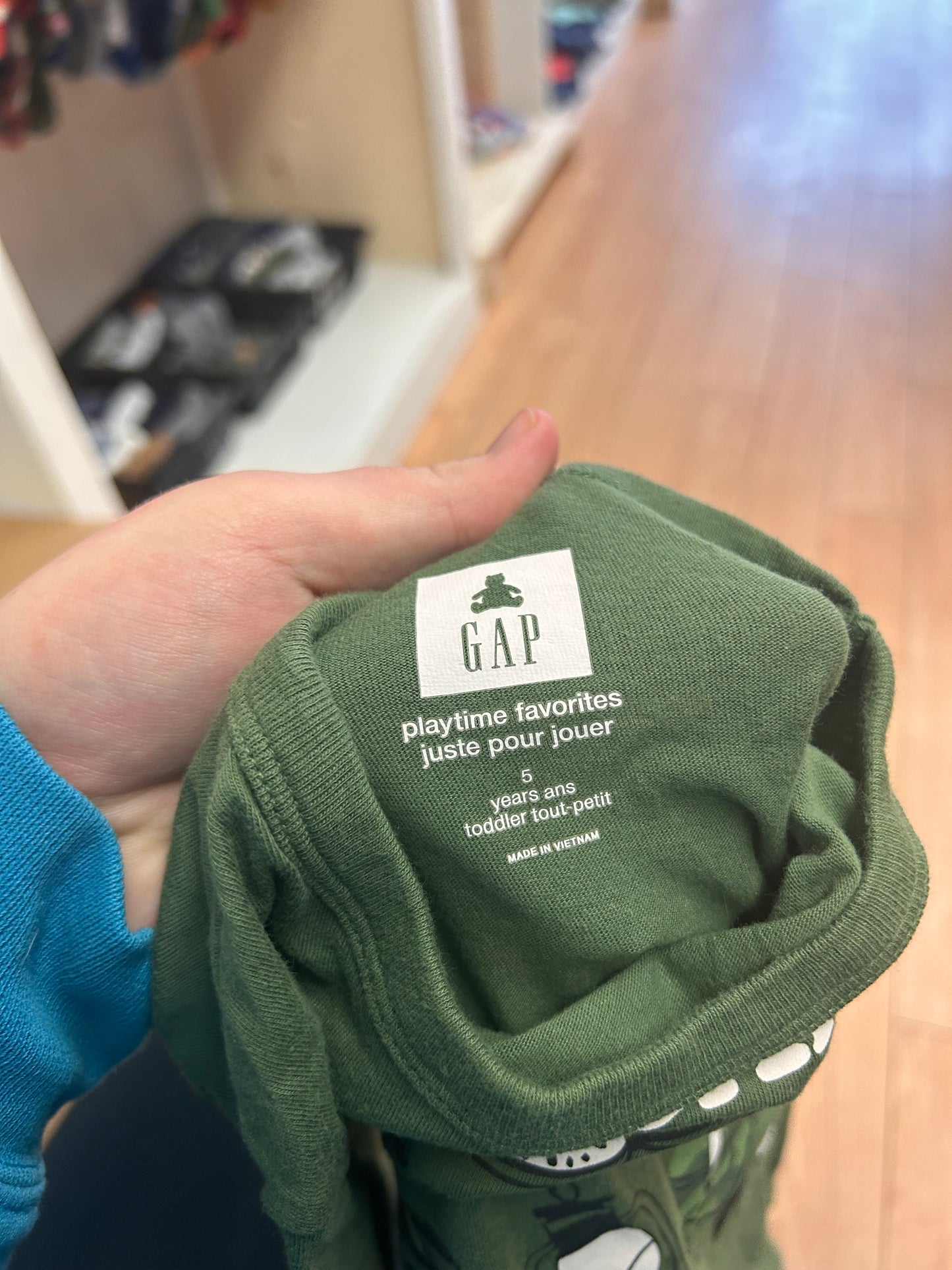 Gap 5 green happy camper tshirt