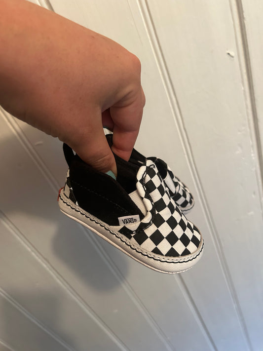 Vans infant 2 black checkered crib shoes