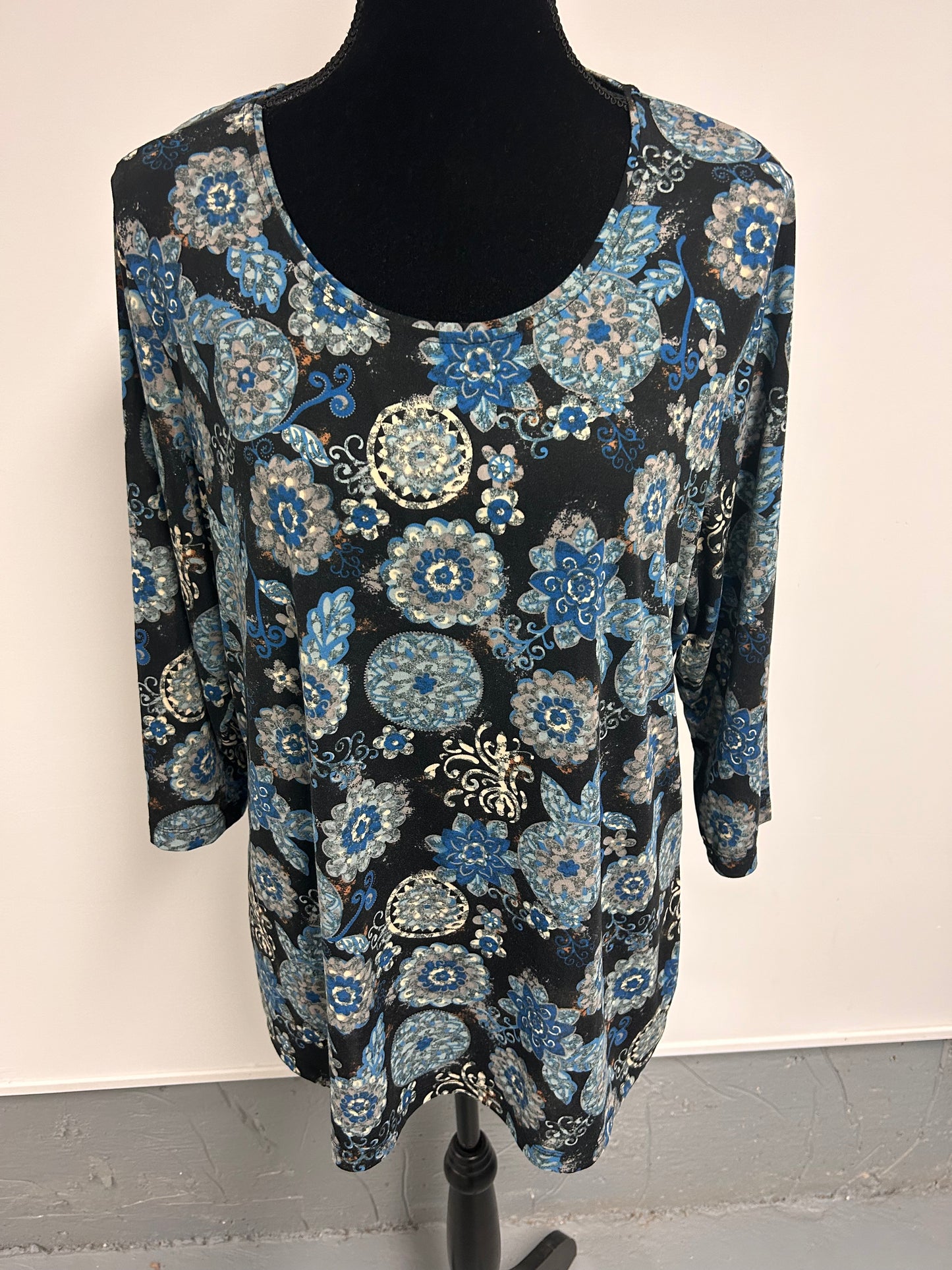 Alia xl blue floral long sleeve shirt