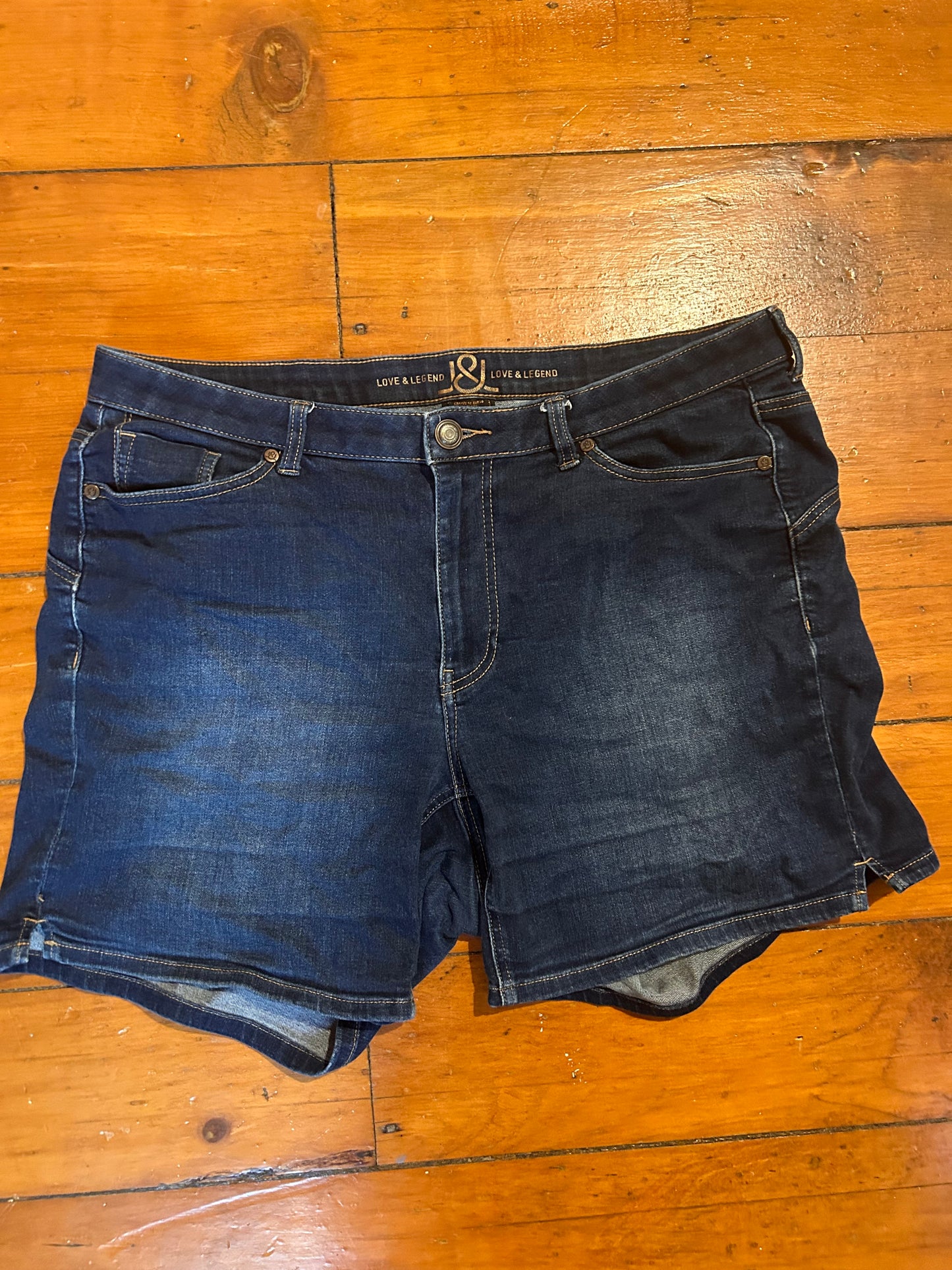 Love & legand 18 medium wash denim shorts