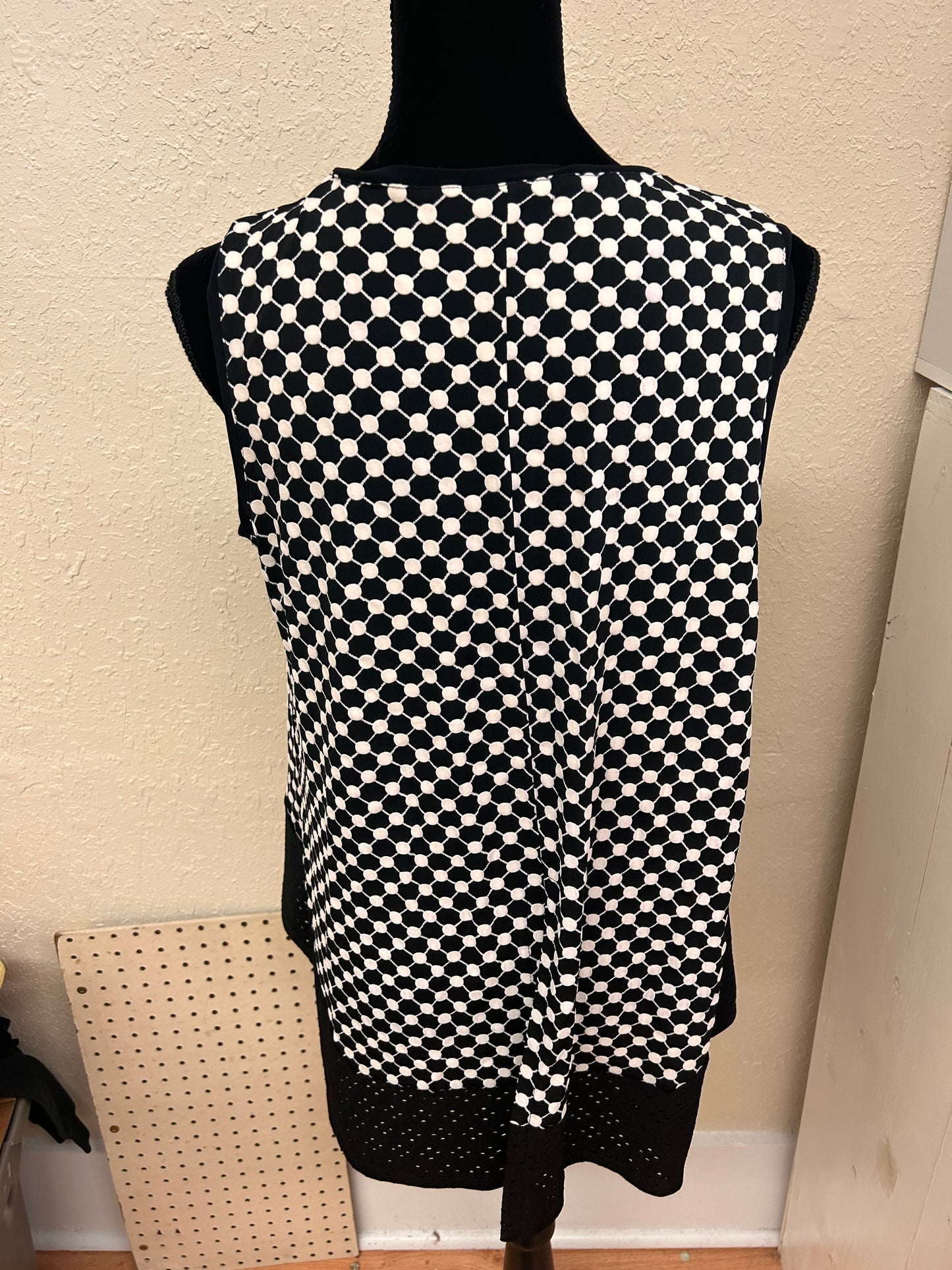 Joseph ribkoff 12 black & white polka dot open back blouse