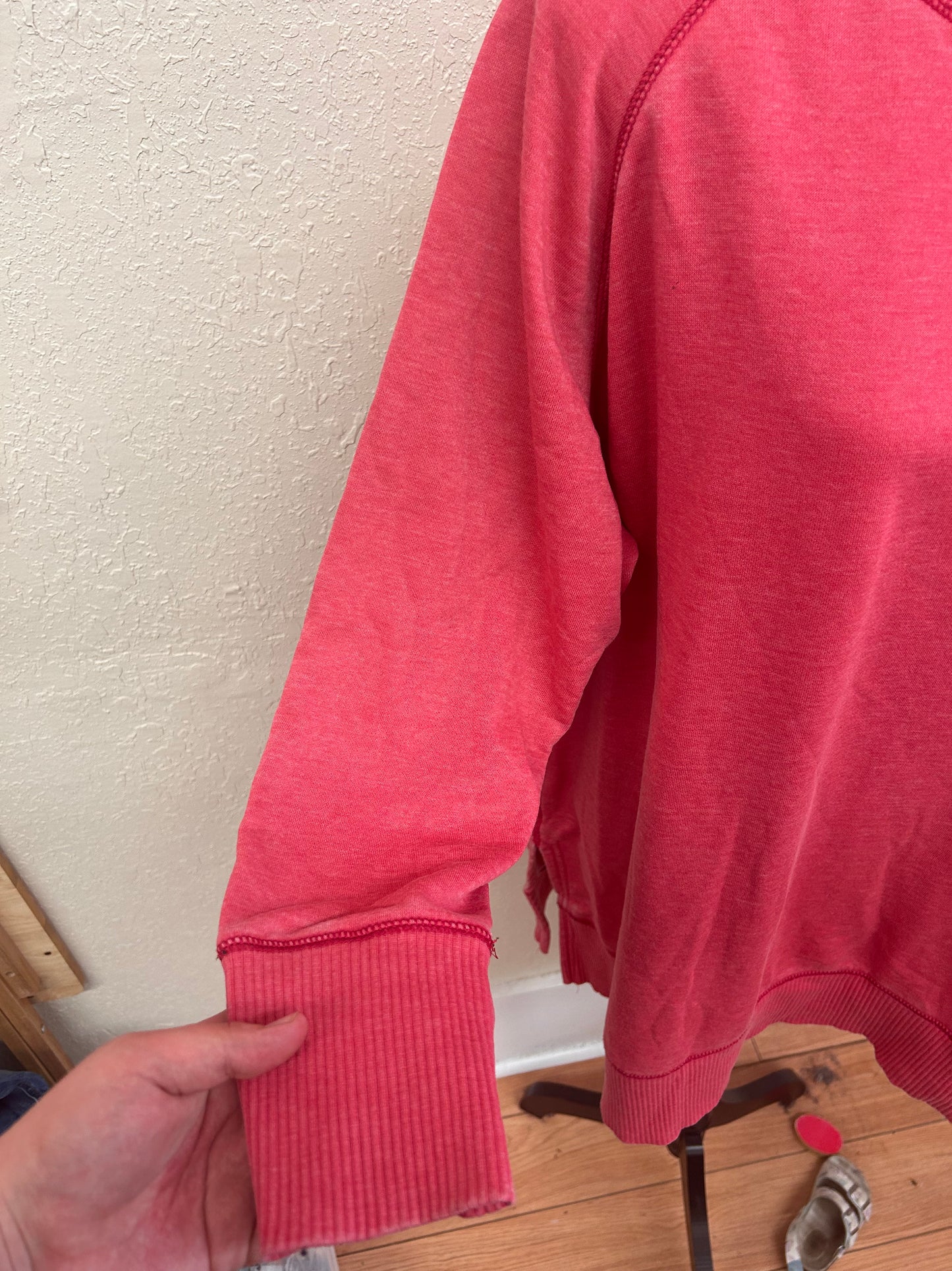 Maurcies 2x pink distressed sweater