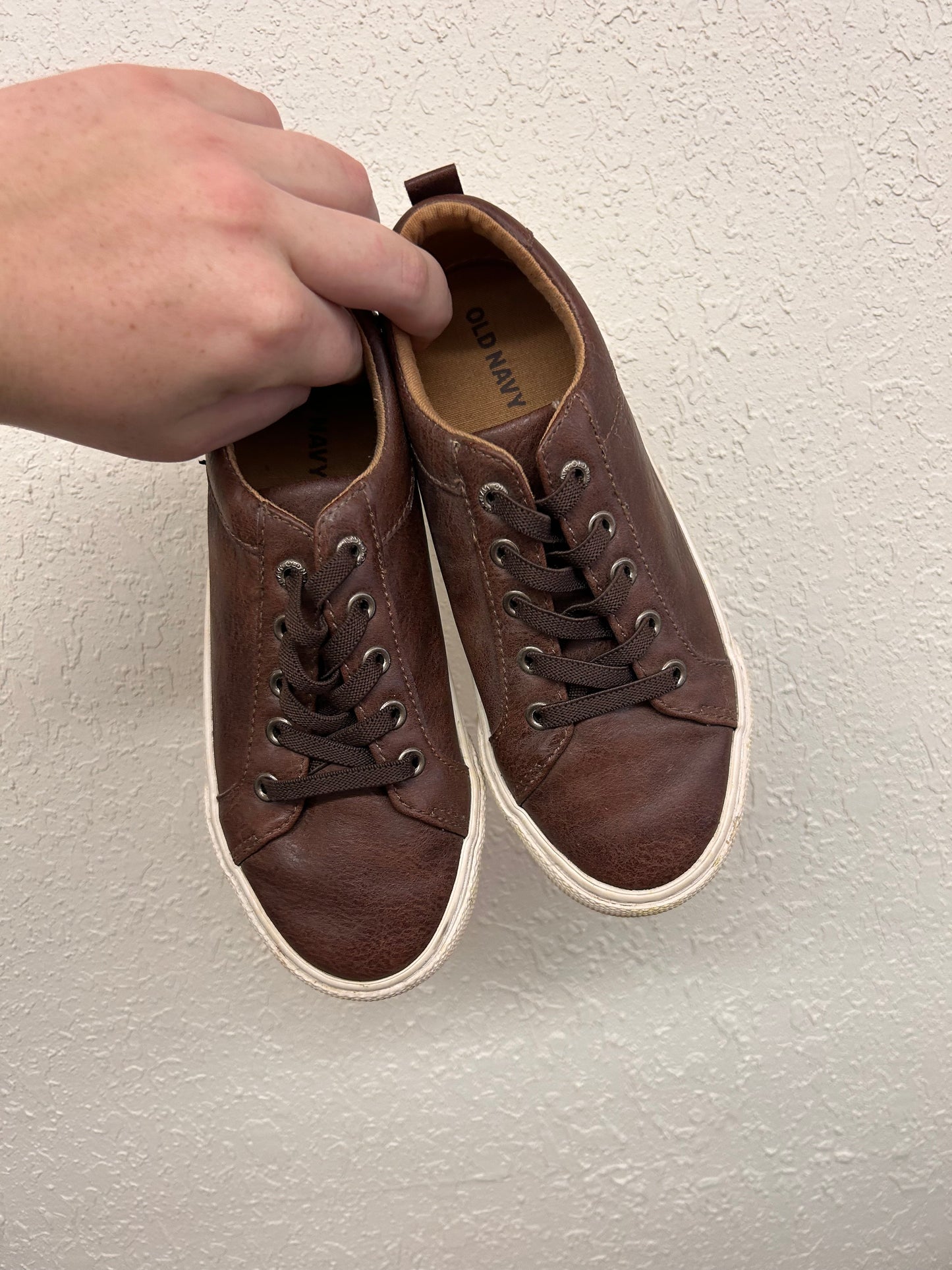 Old navy brown leather sneakers