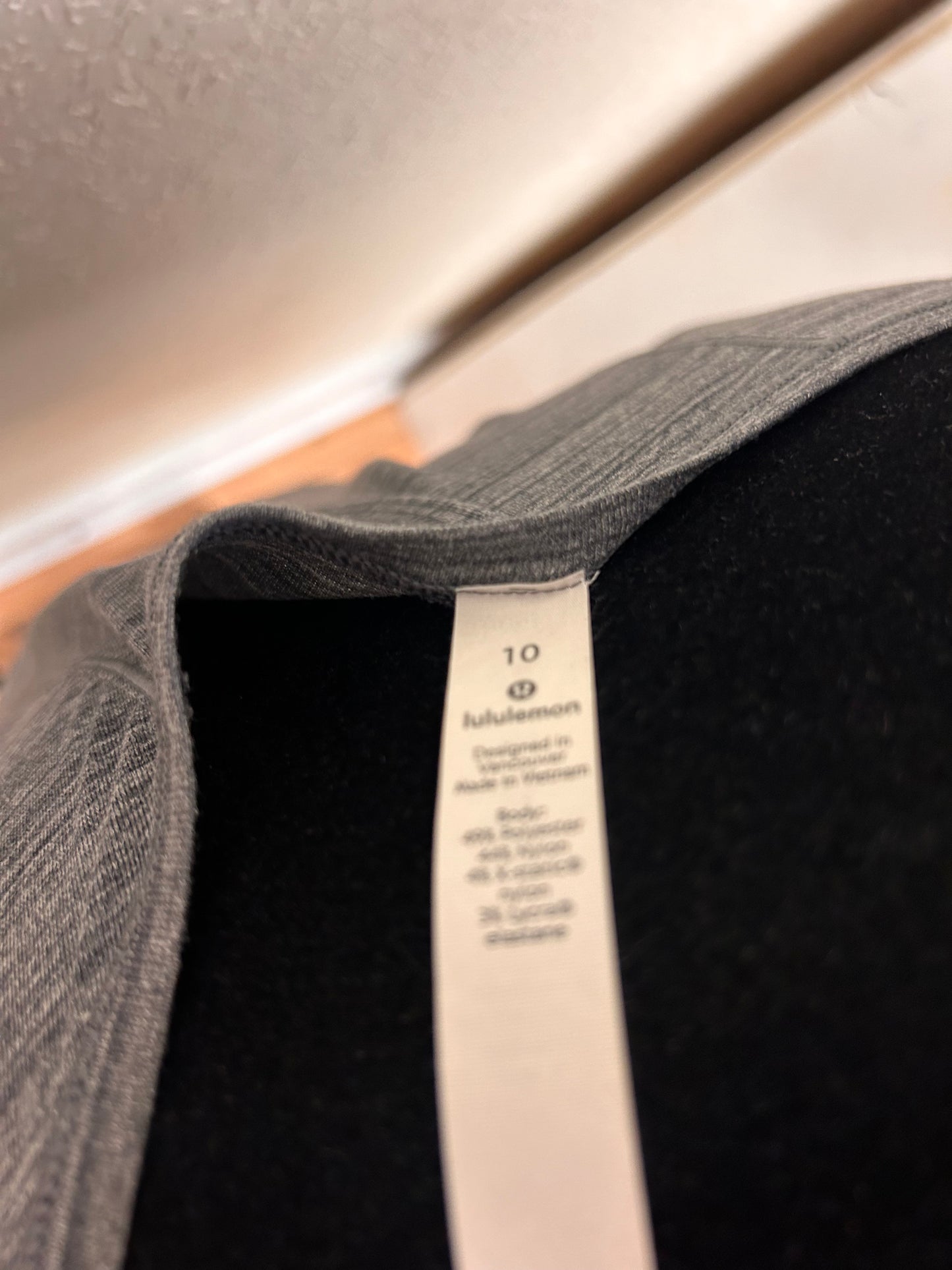 Lululemon 10 grey long sleeve shirt