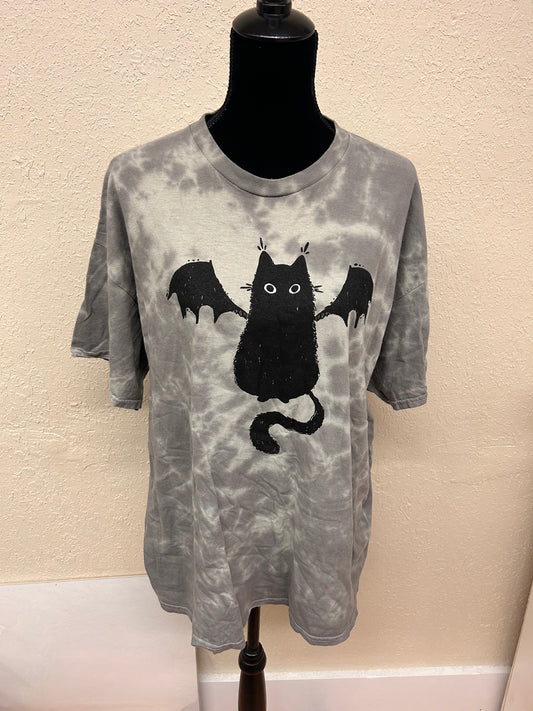 Stephanie Bayles 2x grey tie dye bat cat tshirt